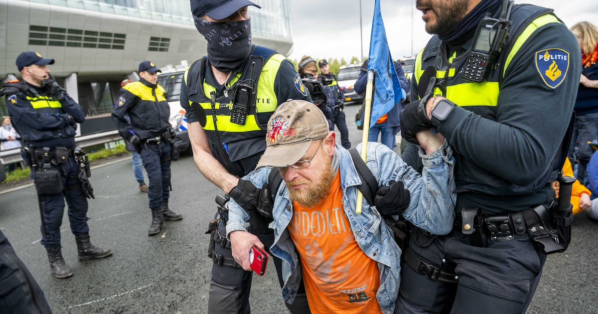 Ruim 100 Arrestaties Na XR Demonstratie A10 Circa 30 Nog Vast Trouw