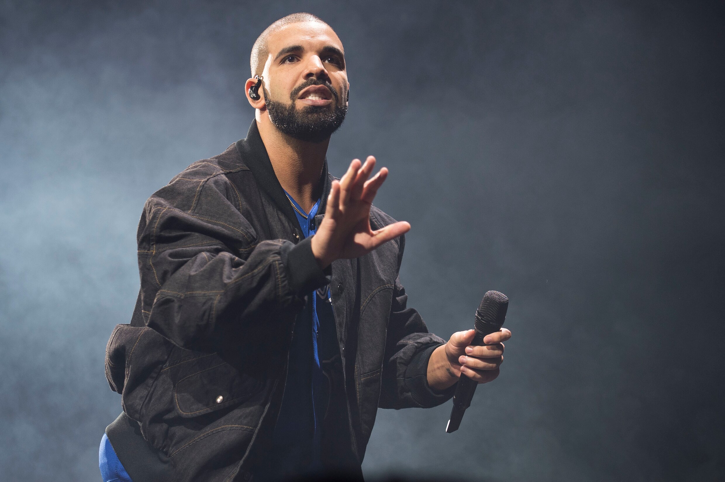 Hitmonster Drake vliegt in de Ziggo Dome alle kanten op | Trouw