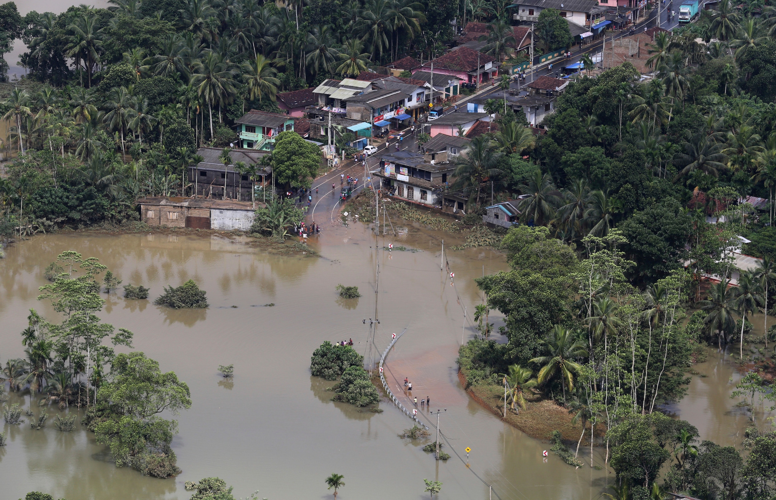 Landverschuivingen en overstromingen in Sri Lanka, zeker 150 doden