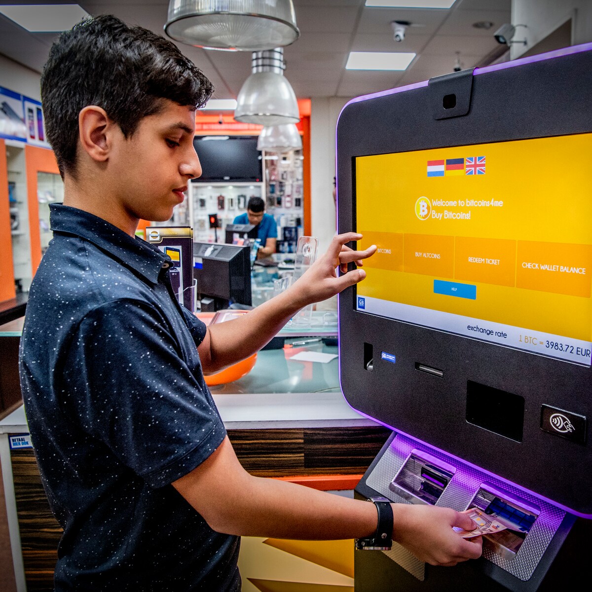 De koers van de bitcoin nadert de magische 10.000 dollar | Trouw