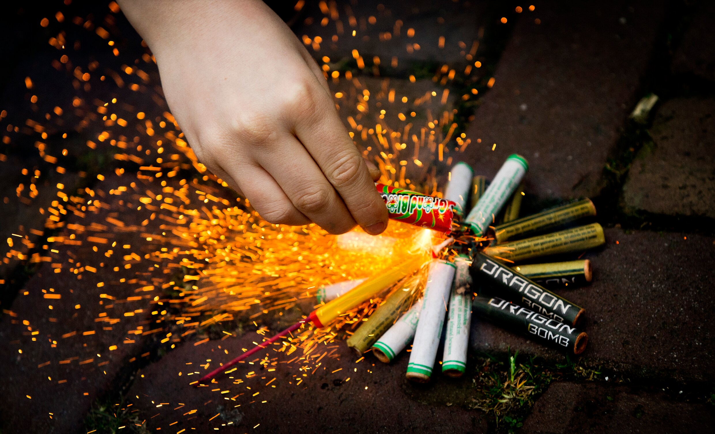 OM: Gooien met vuurwerk gelijk aan poging tot doodslag
