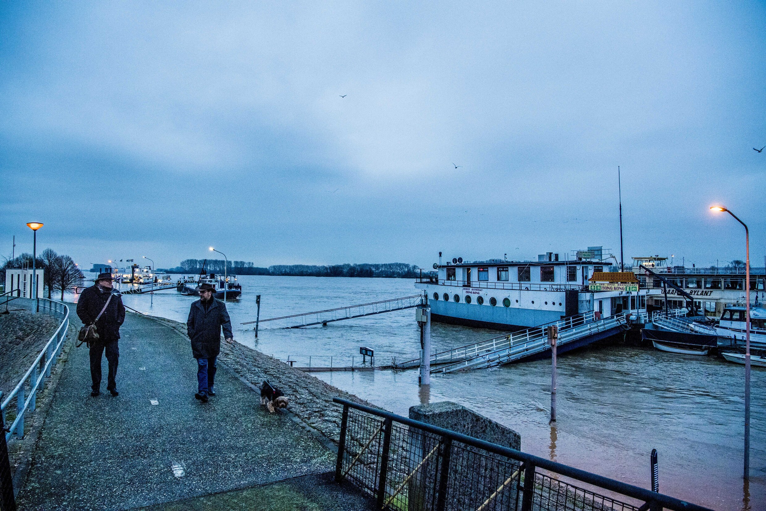 Niet Lobith is het juiste meetpunt, maar Spijk | Trouw