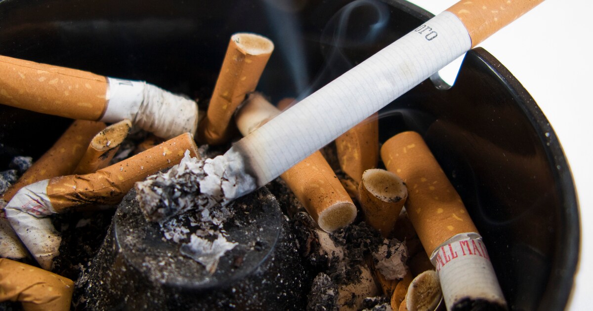 Artsen: ook zware rokers moeten in kliniek behandeld kunnen worden | Trouw