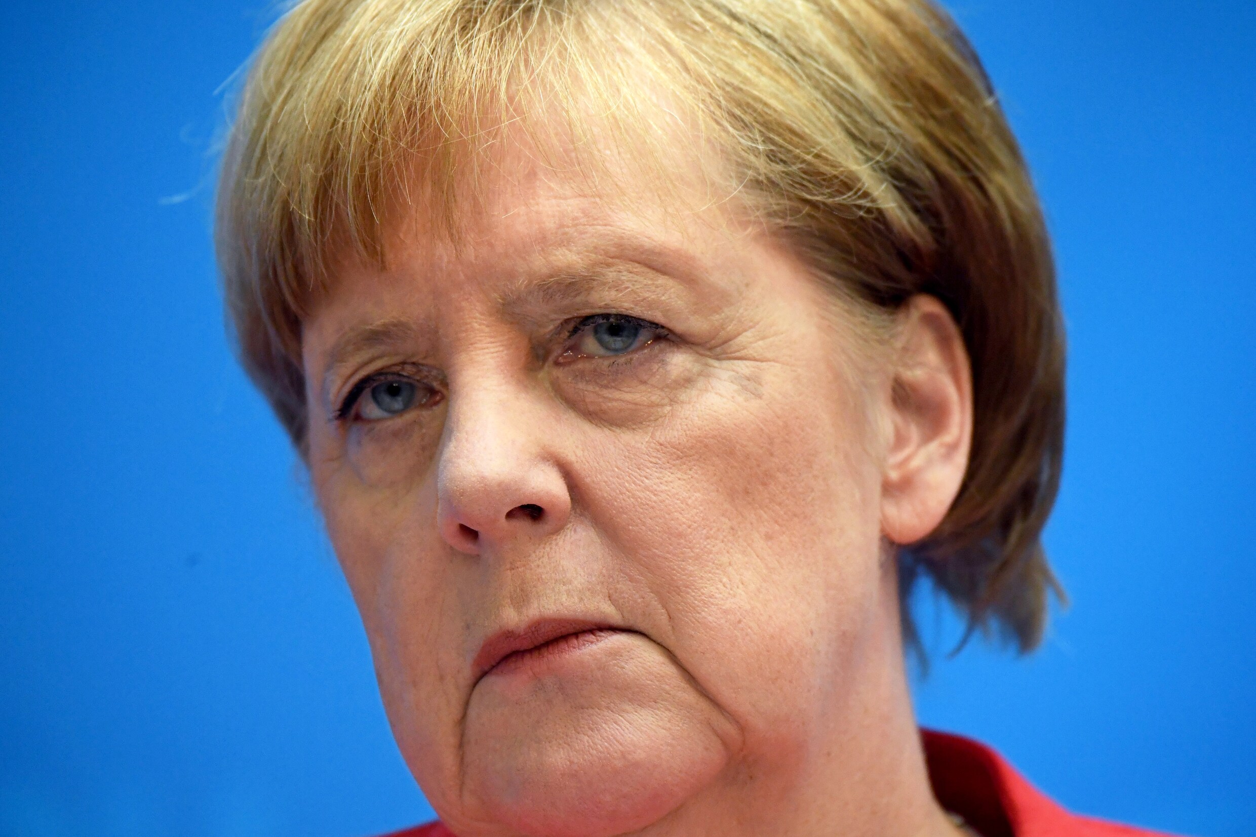 Merkel krijgt tot 1 juli voor vluchtelingenplan, Seehofer slijpt de messen