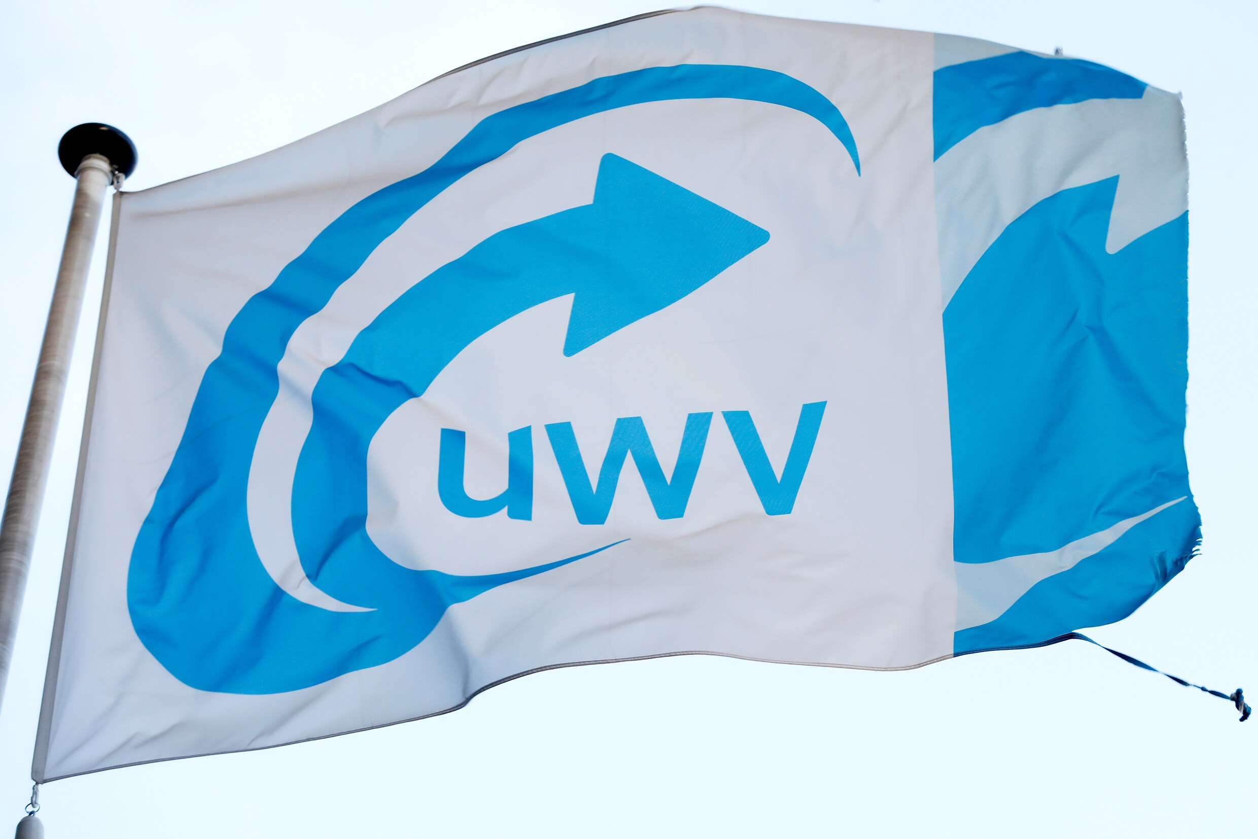 UWV betaalt uitkeringen zonder te controleren of mensen echt ontslagen zijn