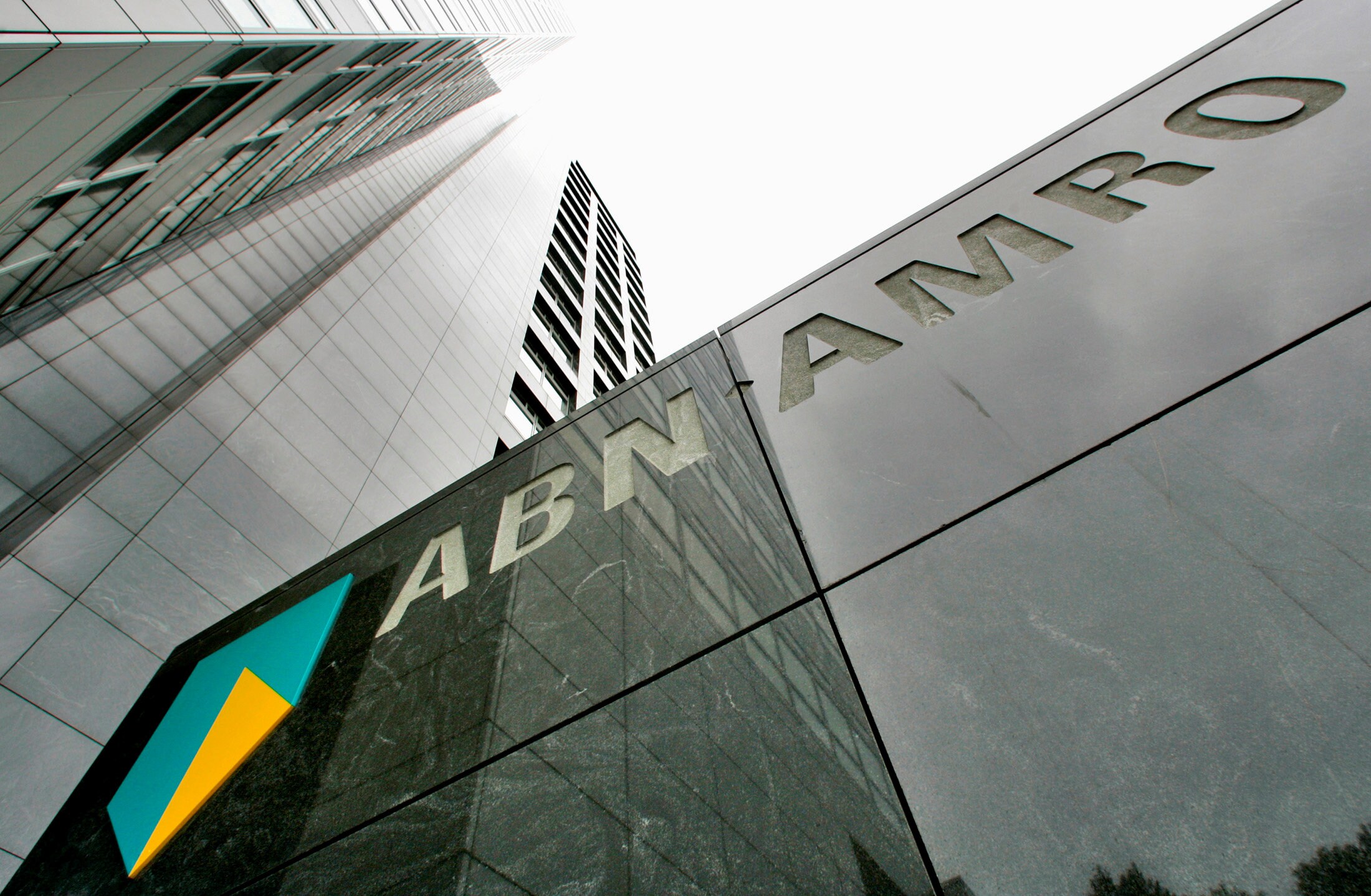 Surinamers zijn boos nu ABN Amro hun bankrekeningen opheft
