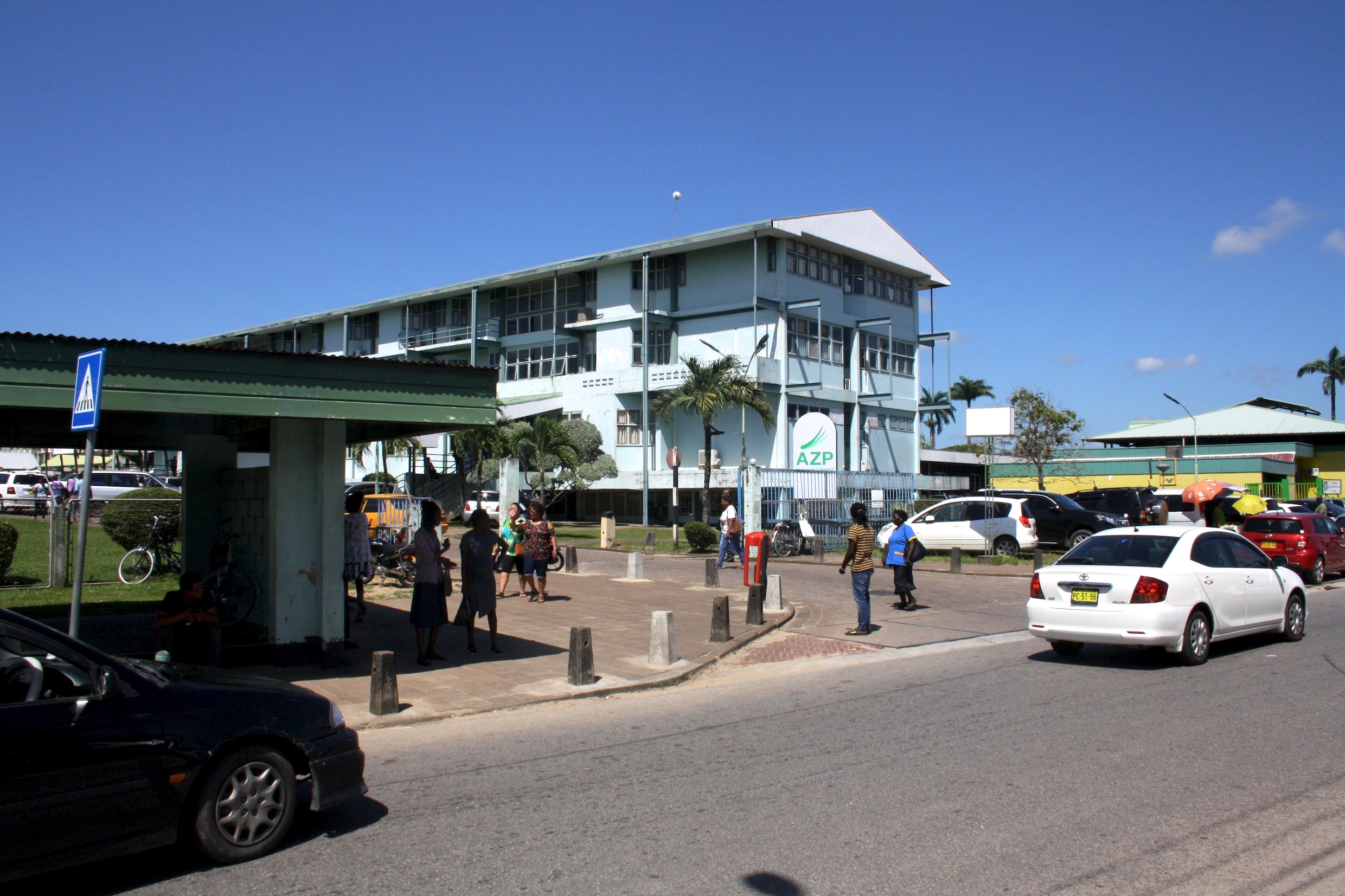Het Academisch Ziekenhuis Paramaribo, waar de verpleegkundigen zoeken naar werk in het buitenland.