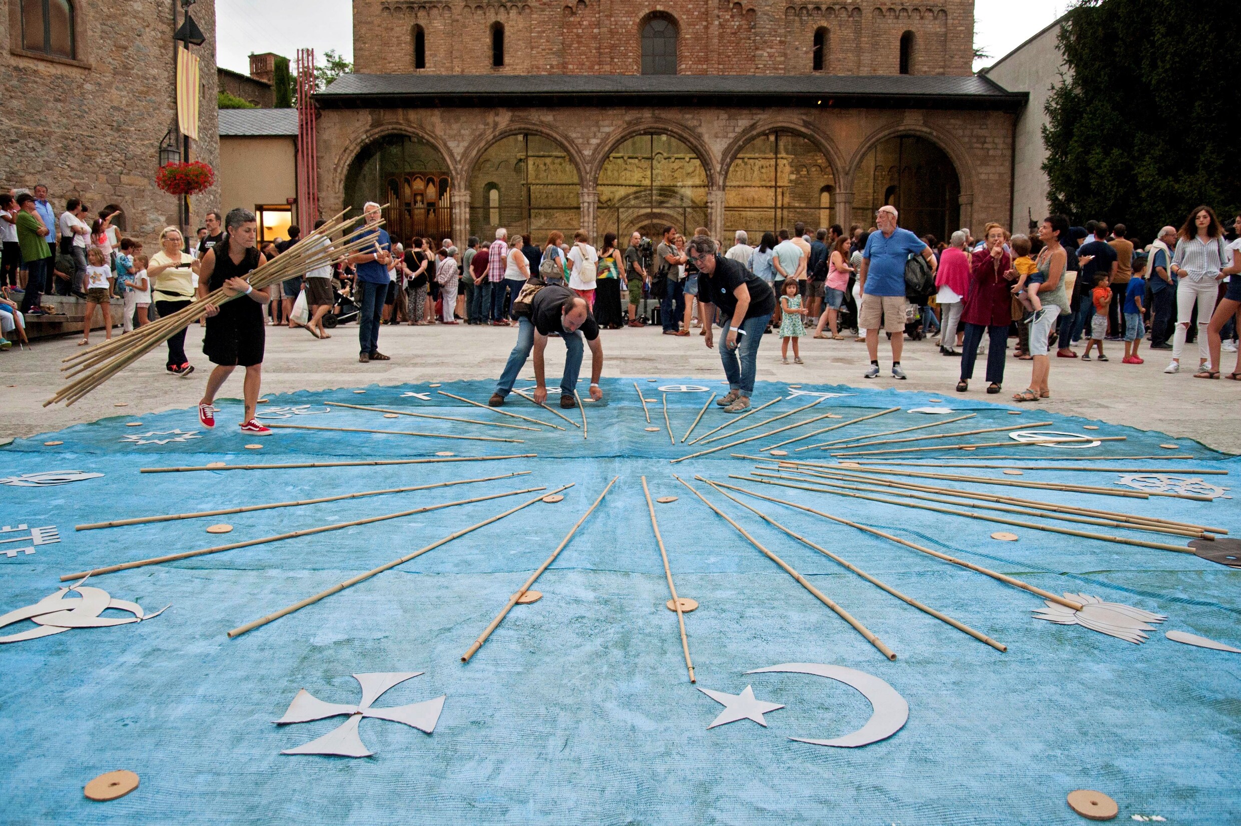 In het Spaanse Ripoll, waar de Ramblas-terroristen opgroeiden, heeft de  haat het niet gewonnen | Trouw
