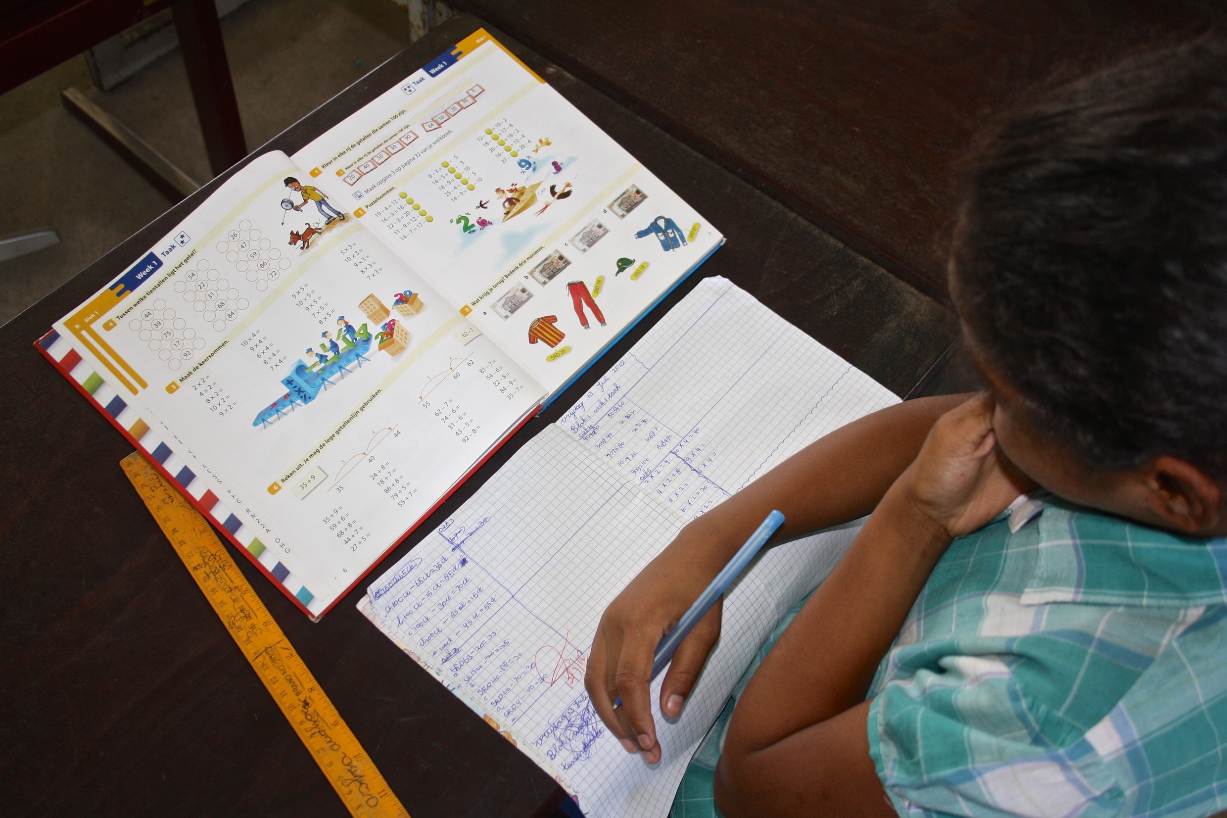 Suriname doet ‘koloniale’ Nederlandse lesboeken in ban