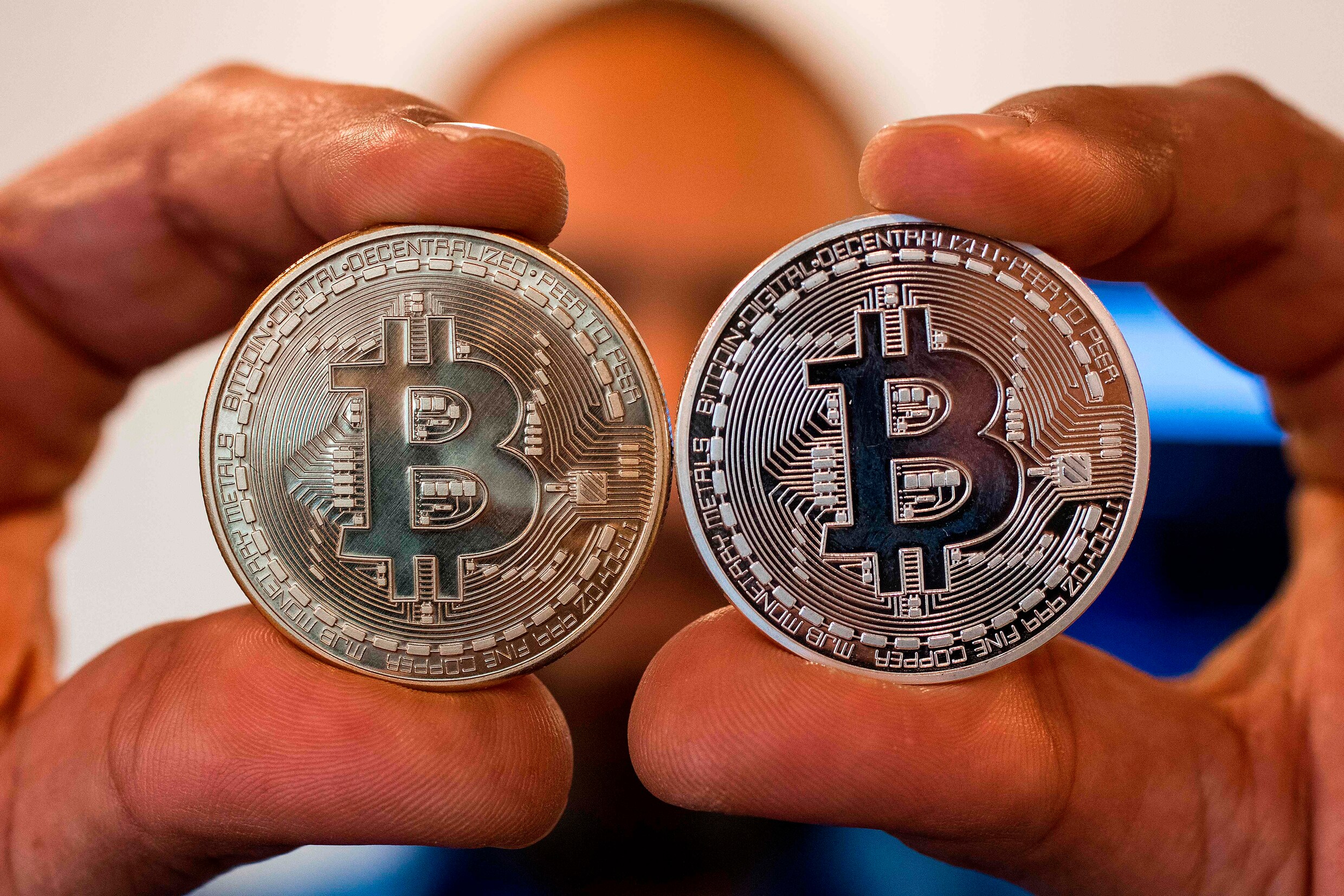 Bitcoins mijnen vreet vijf keer meer energie dan het winnen van goud | Trouw