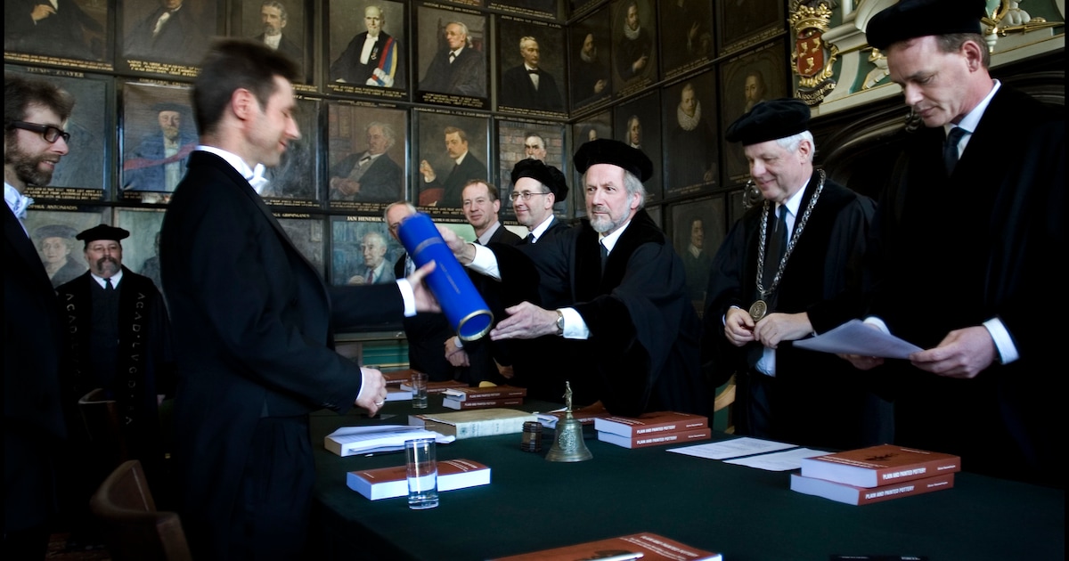Leidse promovendus draait voortaan zelf op voor drukkosten proefschrift