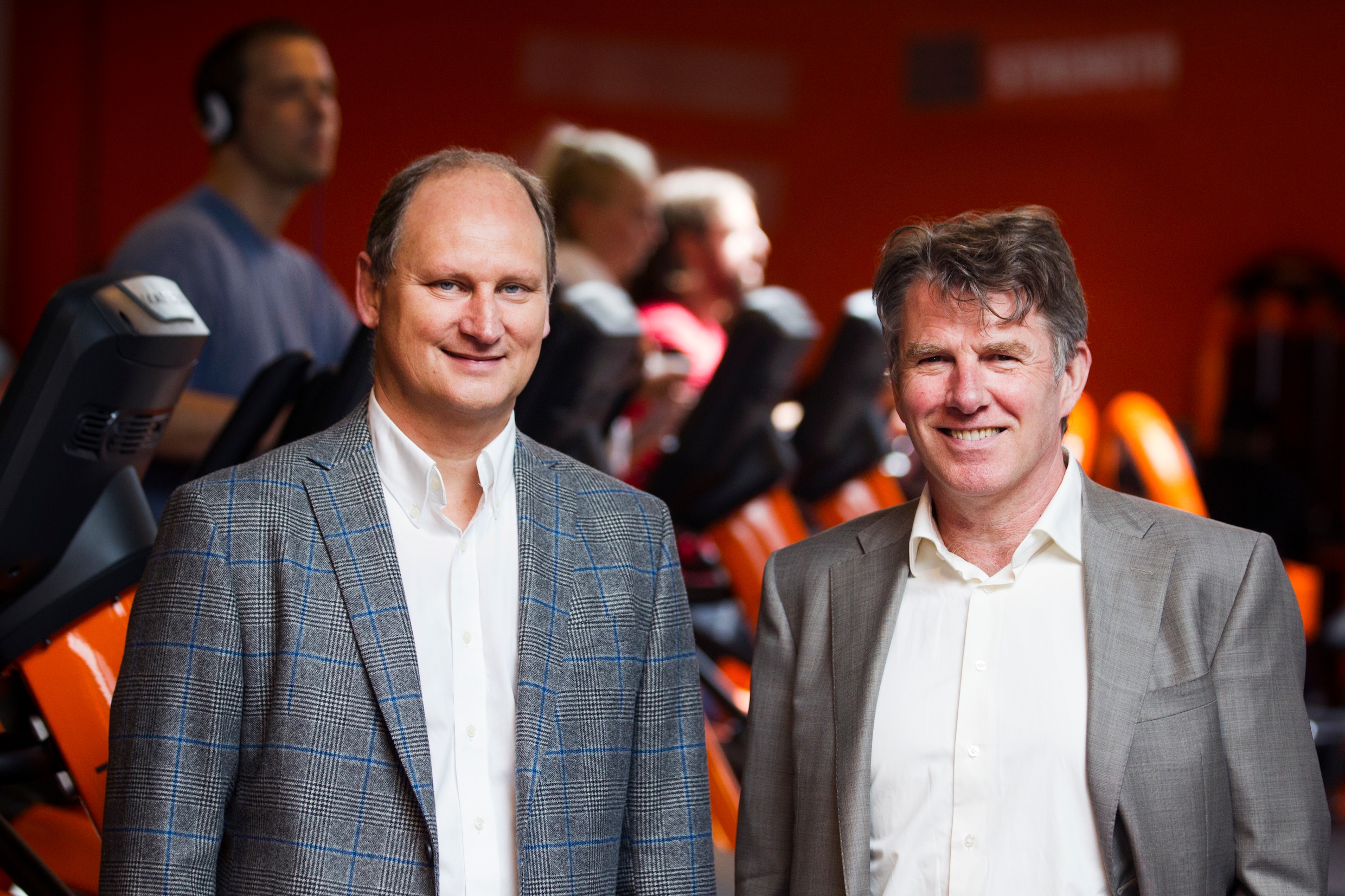 CEO René Moos (links) en CFO Hans van der Aar van Basic-Fit.