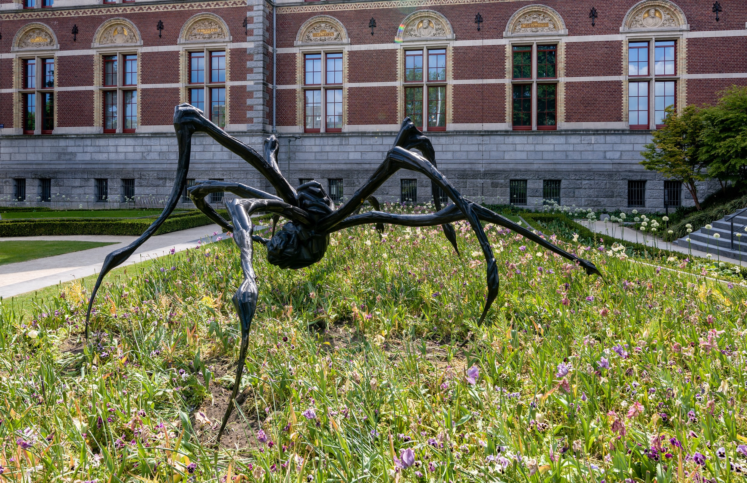 Louise Bourgeois verwerkt haar persoonlijke verhaal in kunstwerken