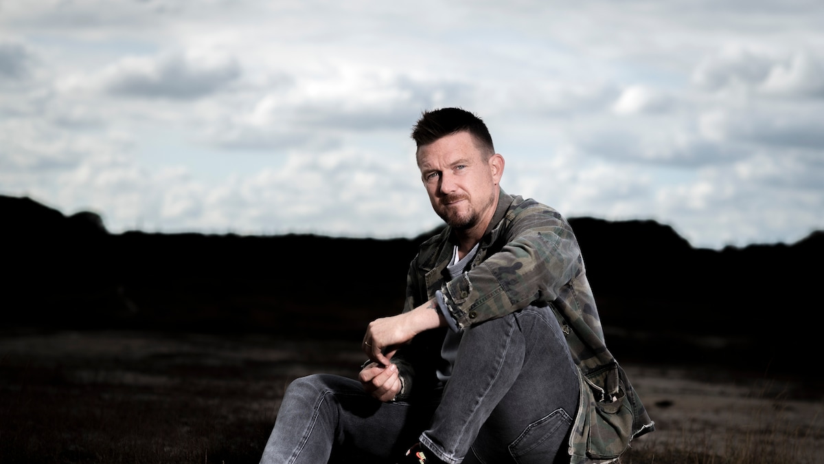 Johnny de Mol: Met humor bereik je meer dan met een belerend vingertje | Trouw