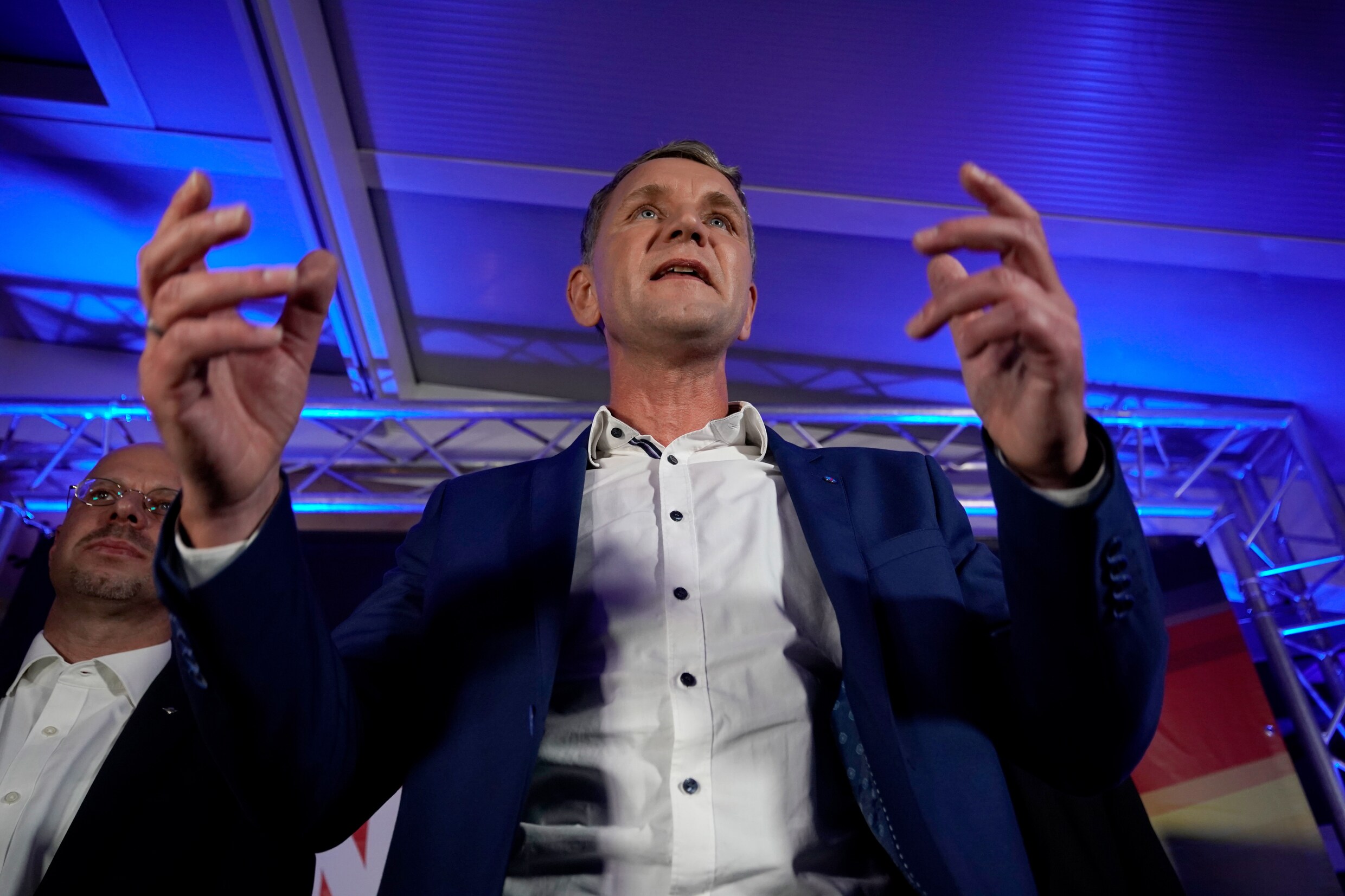 AfD-voorzitter Björn Hoecke spreekt op de verkiezingsavond in Erfurt, Thüringen.