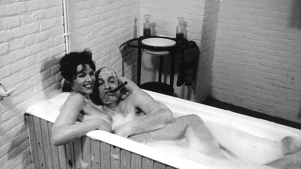 Pim de la Parra (1940-2024), pionier van de erotische film, hield van  provoceren | Trouw