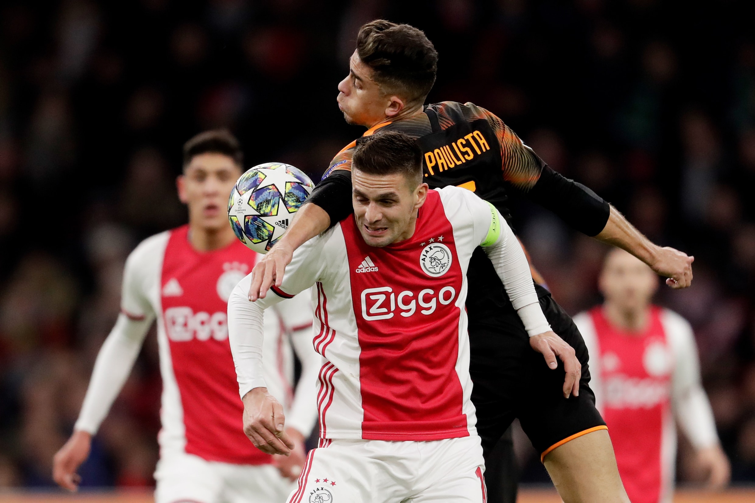 Ajax ligt uit de Champions League na nederlaag op Valencia Trouw