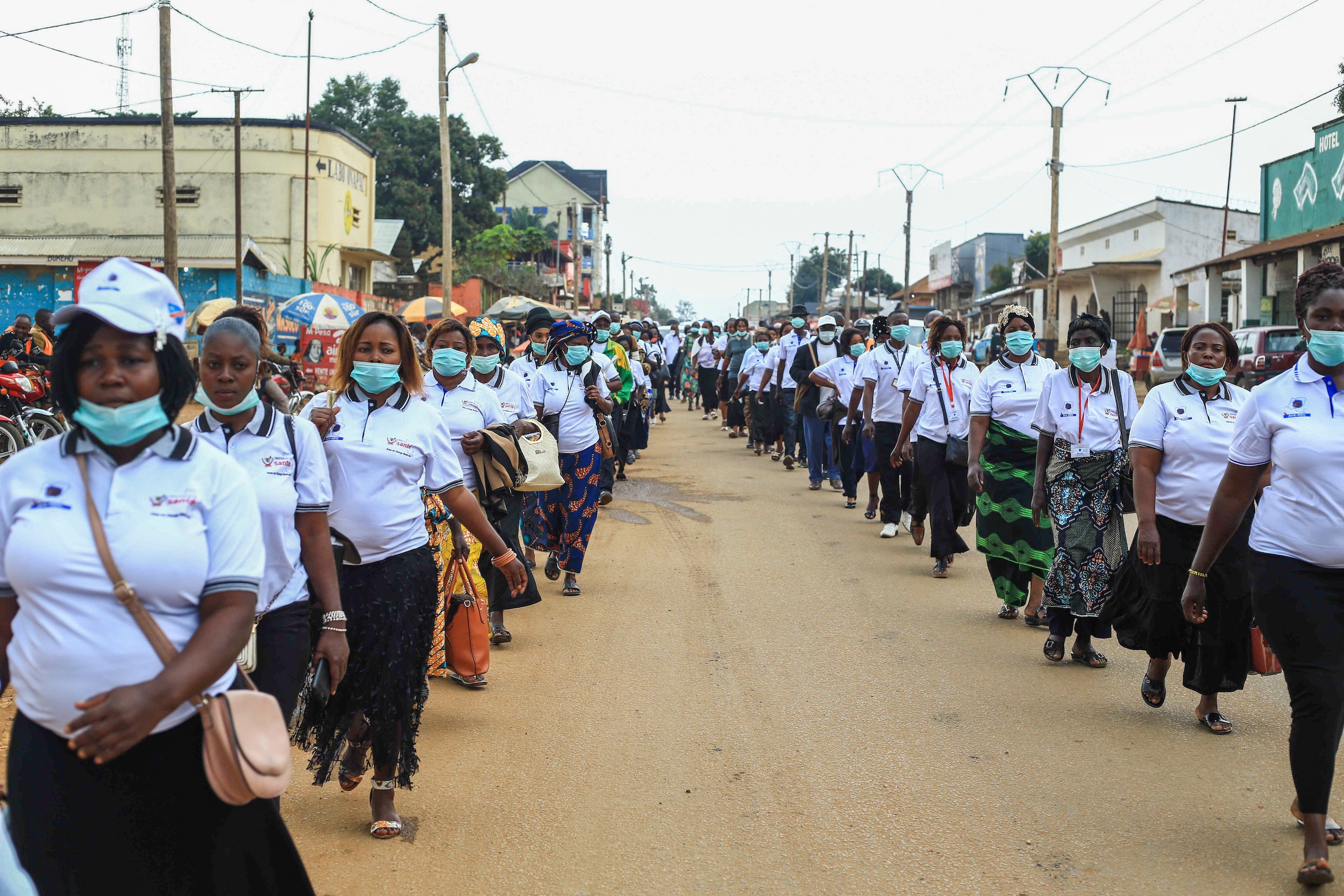 Seks voor hulp of een baantje: WHO-medewerkers hebben tientallen vrouwen in  Congo misbruikt | Trouw