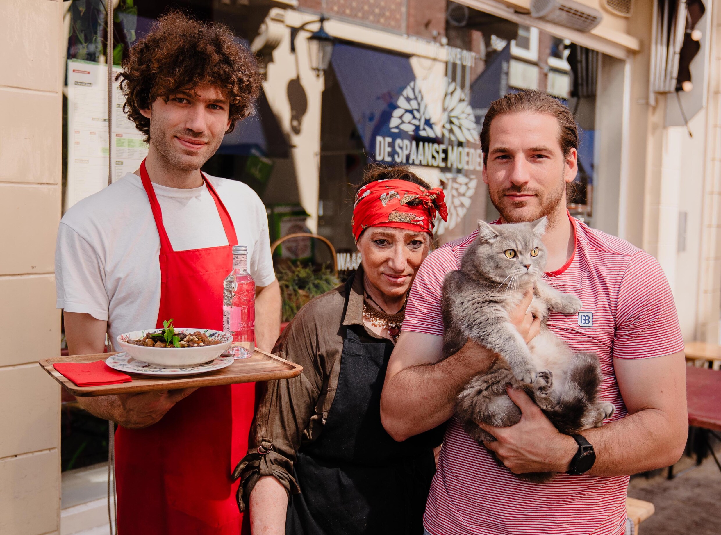 Carmen Pia met haar zoons Patricio (links) en Adriano.