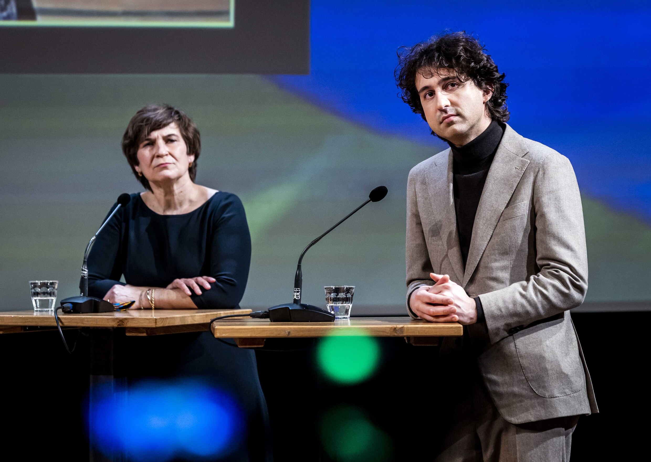 Lilianne Ploumen (PvdA) en Jesse Klaver (GroenLinks) tijdens COC’s Regenboog Verkiezingsdebat 2021.