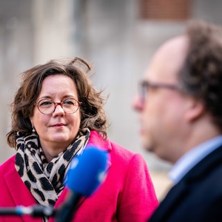 Deze twee coronaministers komen vandaag hun beleid uitleggen