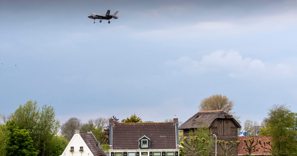 Vallend stucwerk, huilende kinderen en een doodgetrapt kalf: F-35’s drijven Friese dorpen tot wanhoo