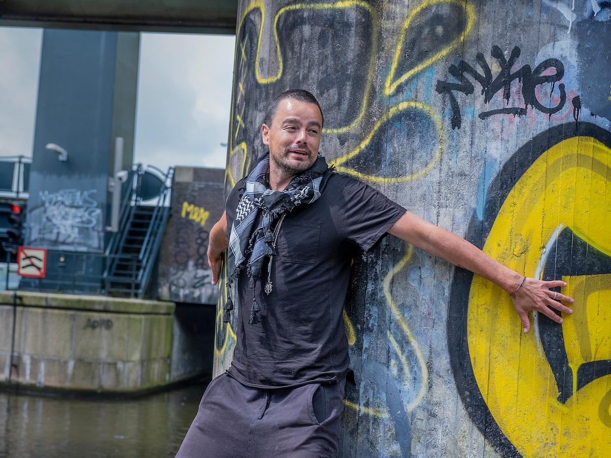 Zanger Dinand Woesthoff: Ik ben een sociale egoïst, ik volg mijn eigen pad  | Trouw