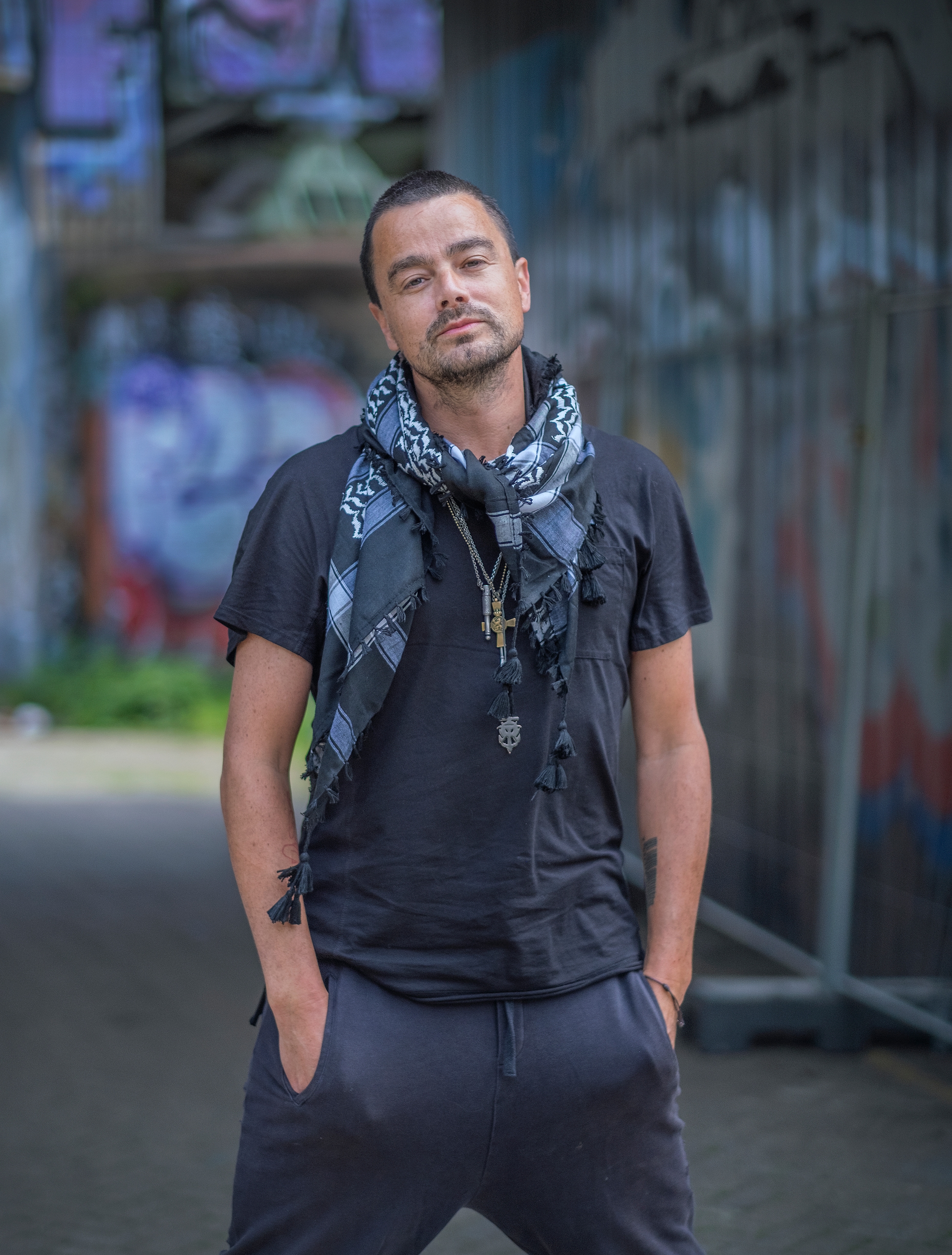 Zanger Dinand Woesthoff: Ik ben een sociale egoïst, ik volg mijn eigen pad  | Trouw