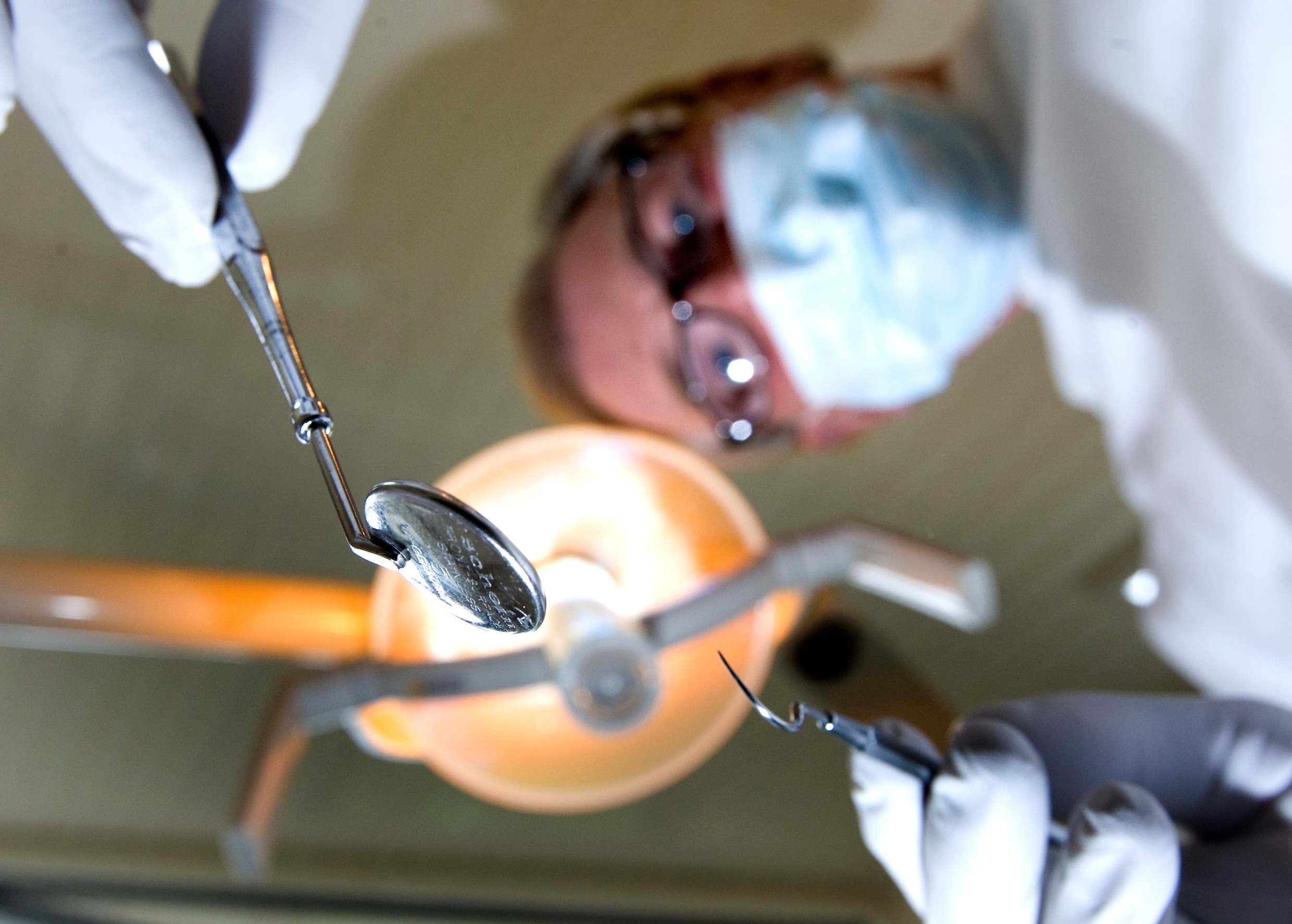 Delegeren tandartsen te veel? Inspectie houdt praktijken tegen het licht