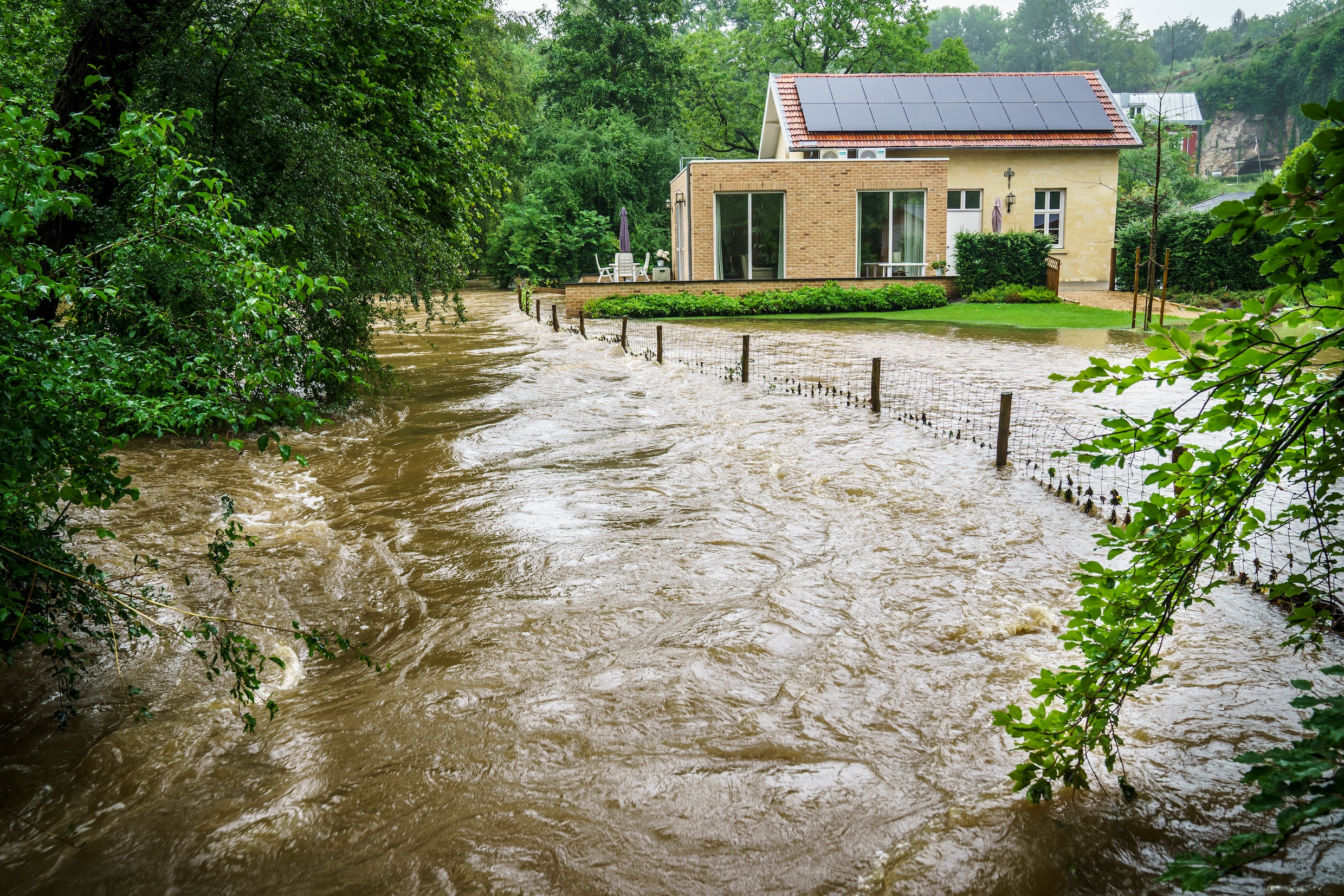 De idylle is ver te zoeken langs de Limburgse rivieren. ‘Als dit ...