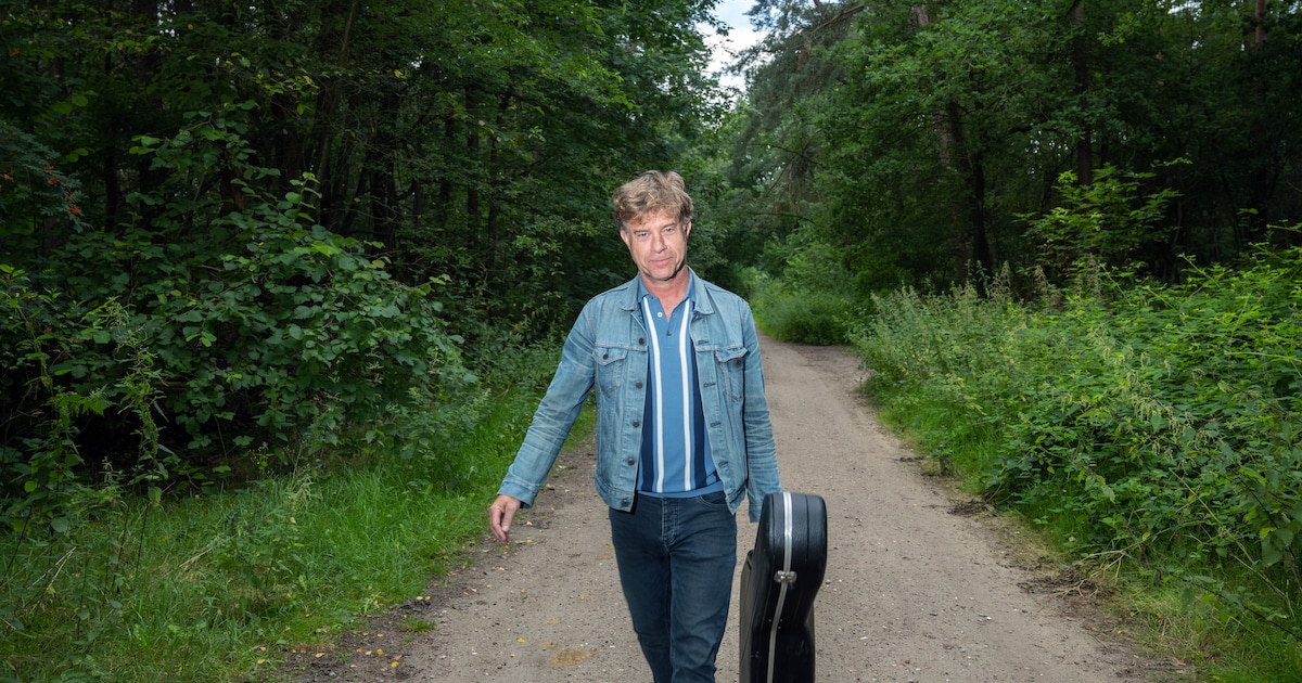 Singer-songwriter JW Roy keert terug naar Knegsel: ‘Ik liep ook weg voor dingen, net als mijn moeder