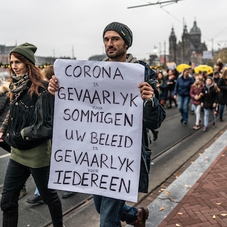 Journalist Eva Munnik: Coronacritici voelden zich weggezet als parias en wappies