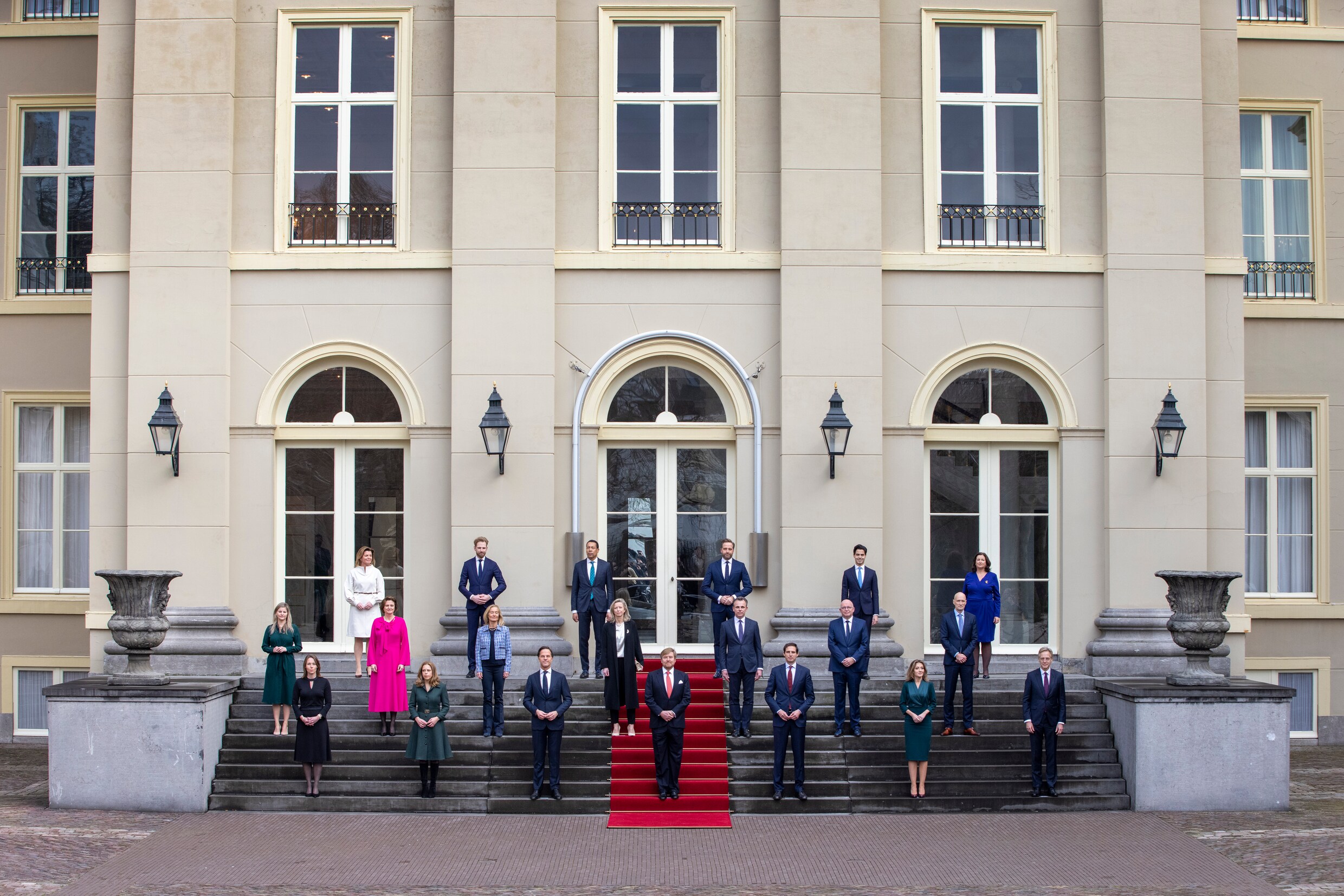 Bewindslieden Rutte IV officieel beëdigd. ‘Toch mooi dat ze denken dat ...