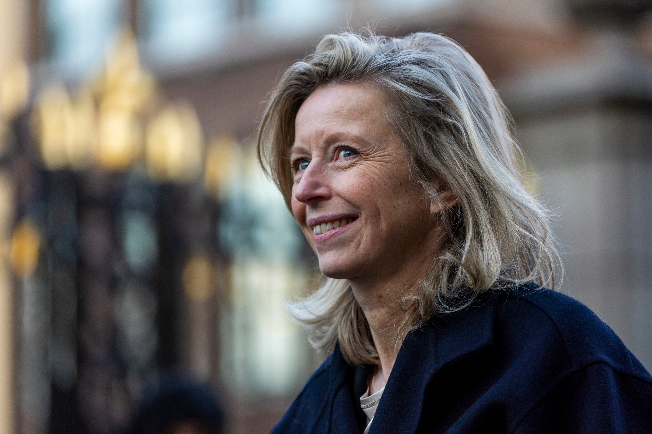 Kajsa Ollongren als de nieuwe minister van defensie op weg naar de eerste ministerraad van het kabinet-Rutte IV op 10 januari.