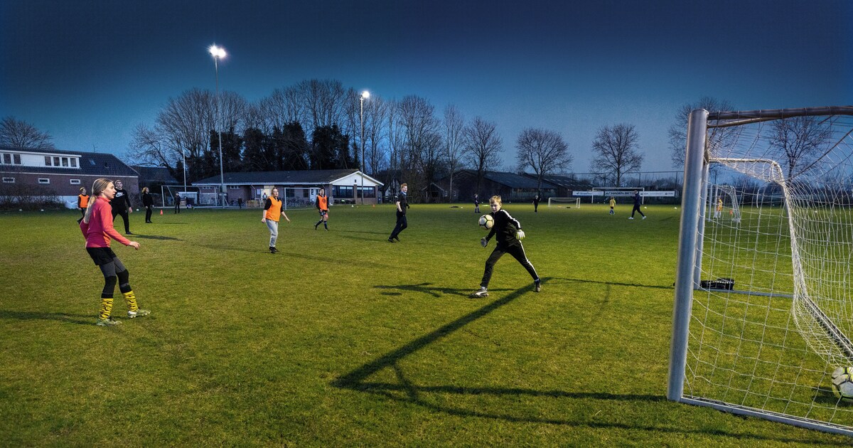 Gemeenten zetten het mes in sportuitgaven. ‘Dit leidt op termijn tot de ondergang van voetbalclubs’