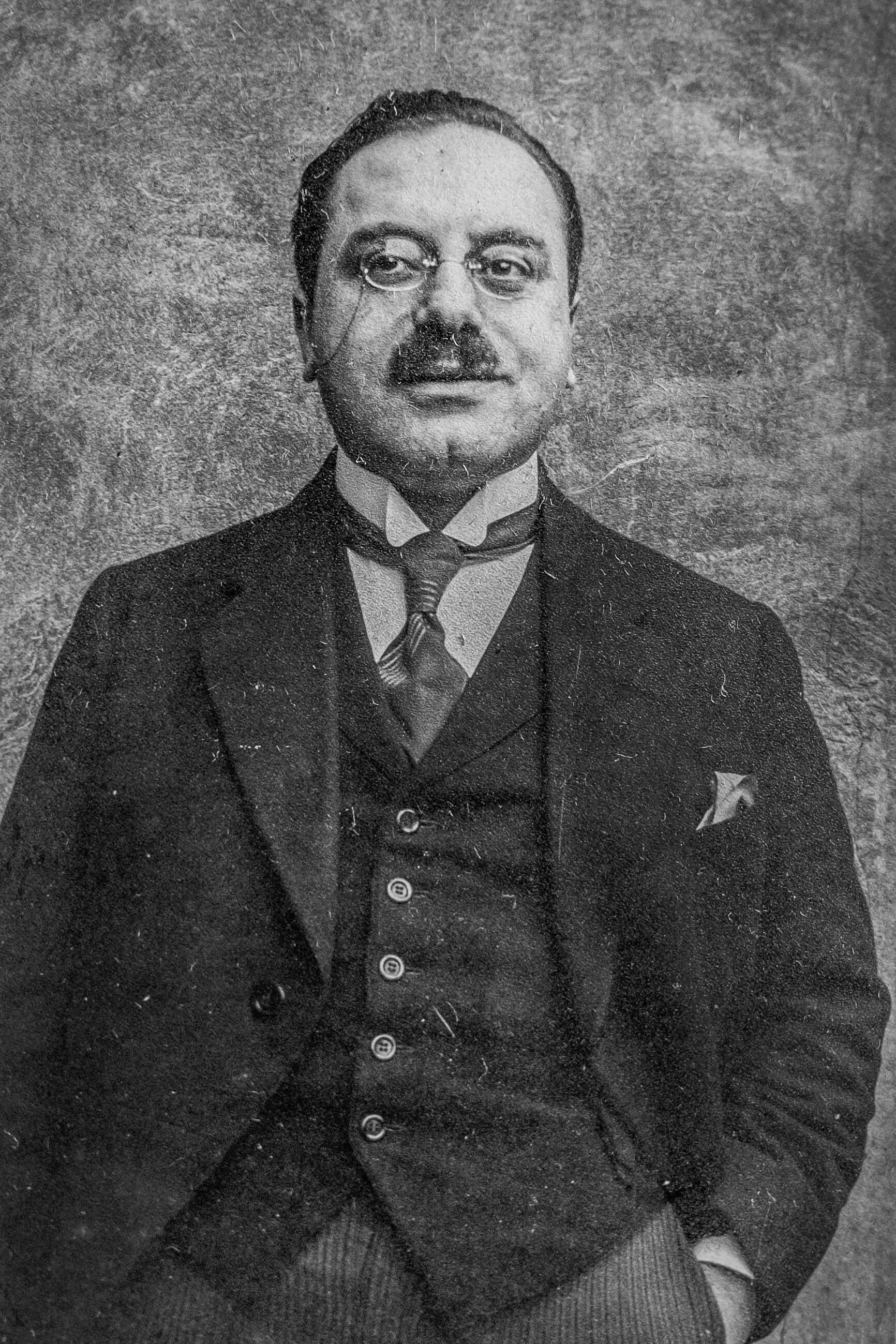 Portret van de Joodse notaris Arnold van den Bergh. Hij werd door het coldcaseteam beschuldigd van het verraad van Anne Frank.