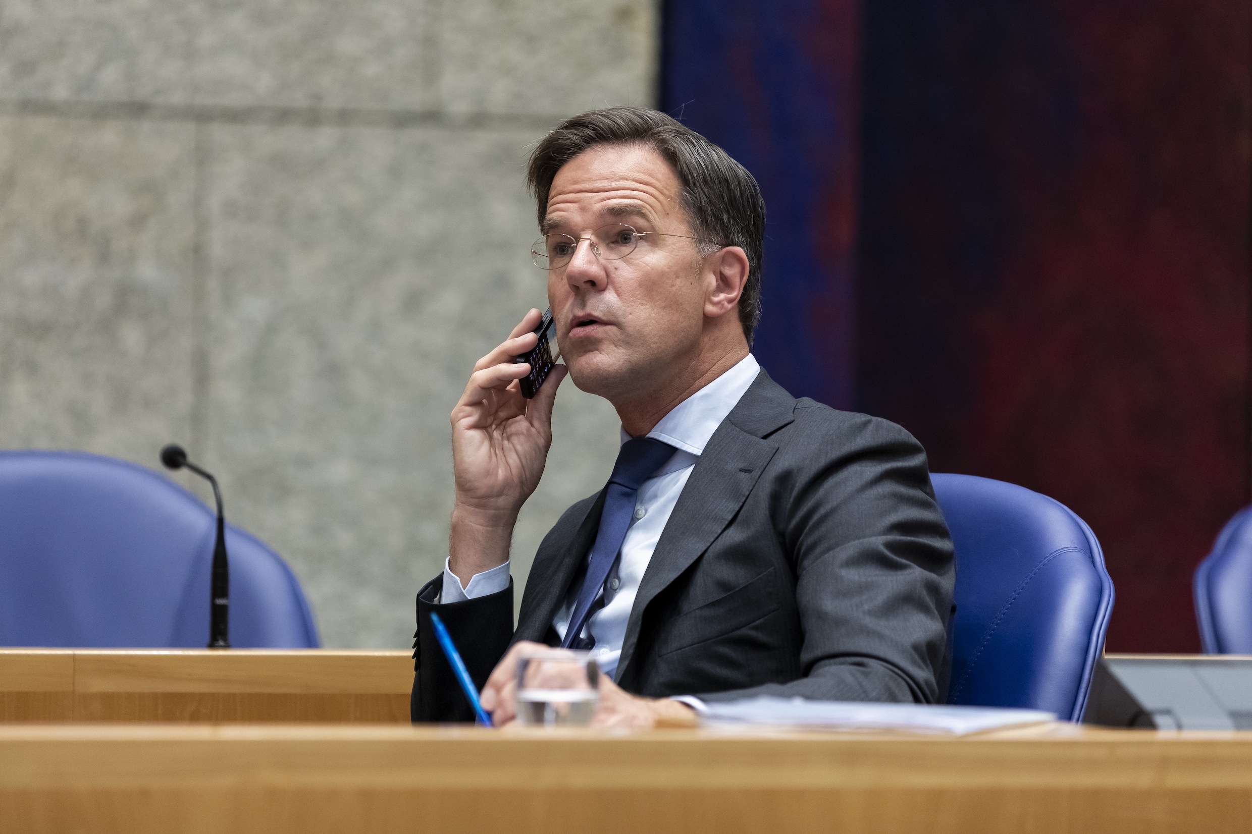 Sms’jes wissen uit ruimtegebrek? Hoe oud is de Nokia van Mark Rutte ...