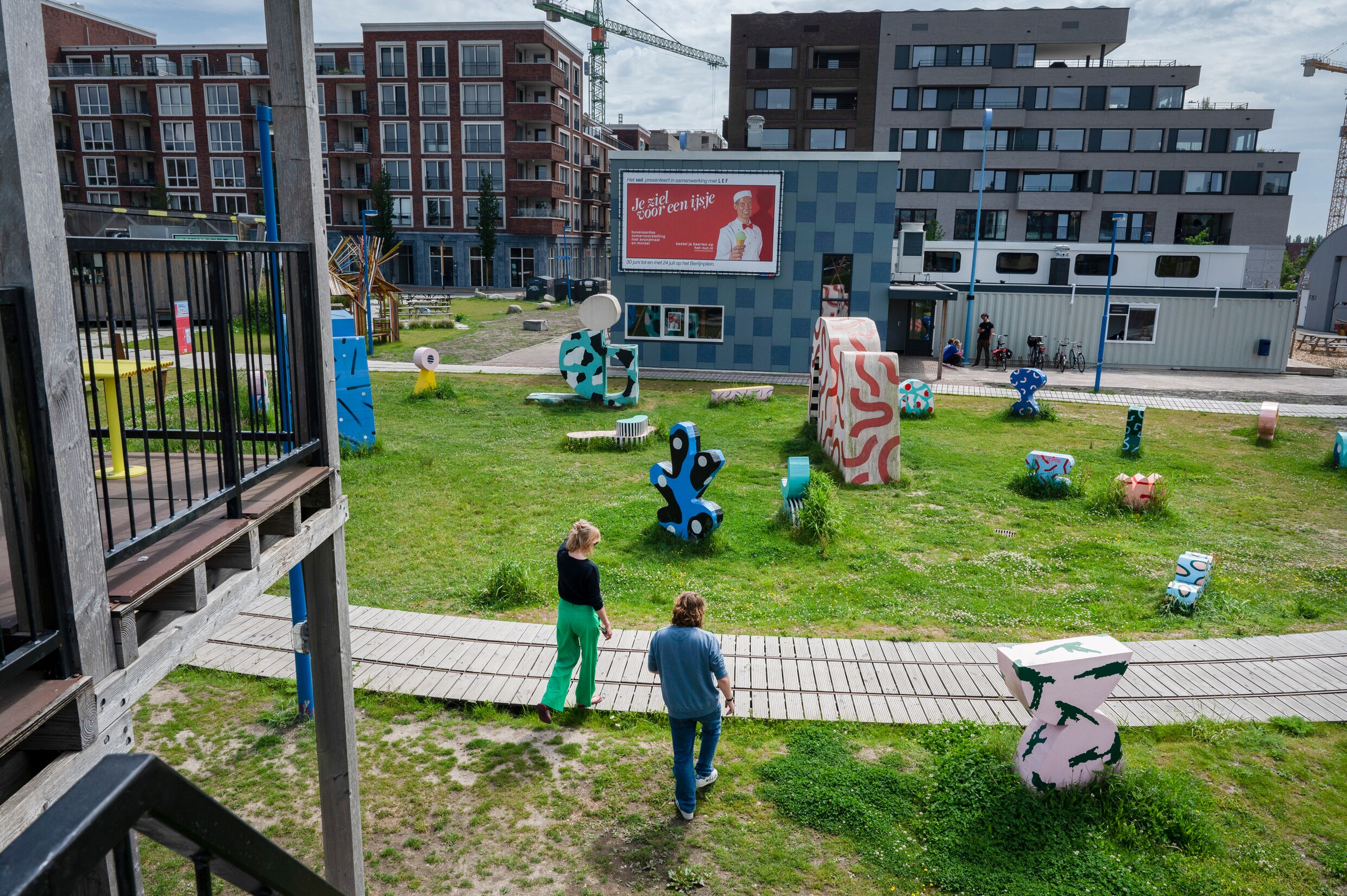 Dit rommelige plein verbindt het oude en het nieuwe Utrecht | Trouw