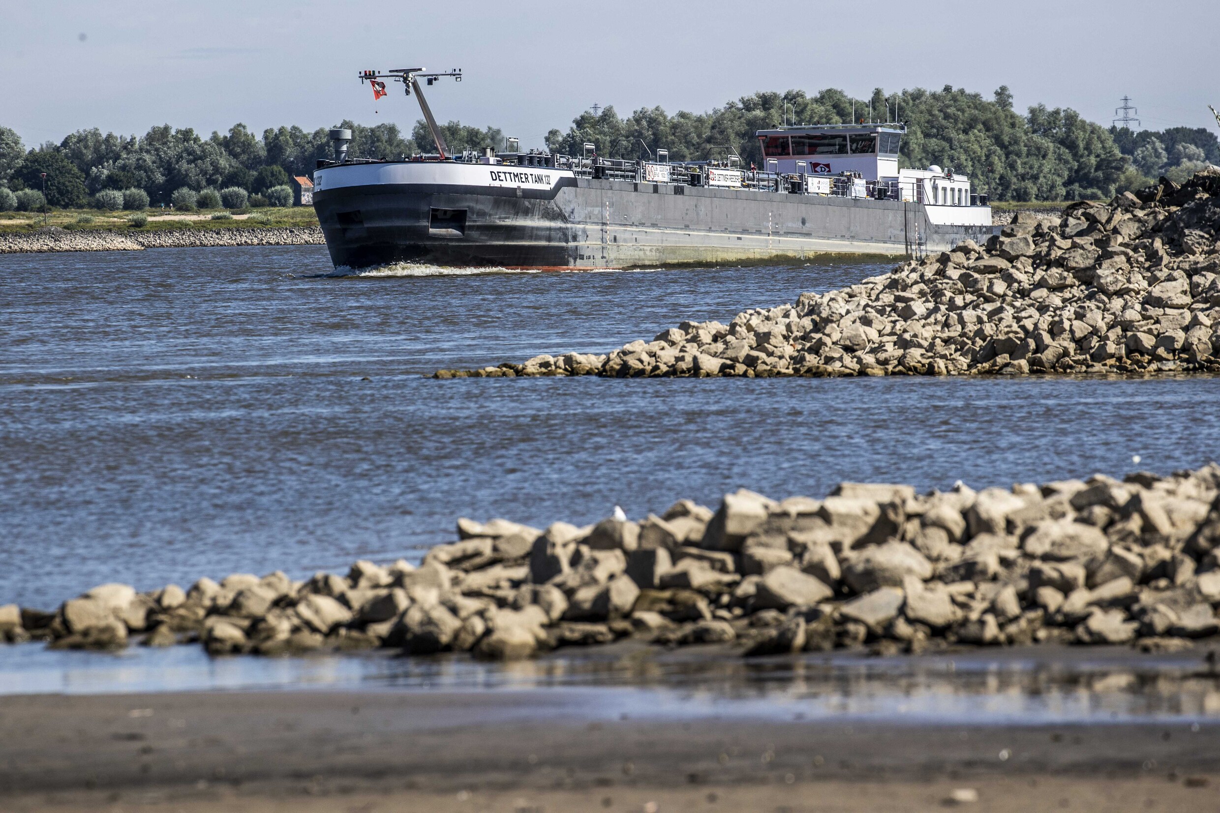 Waterstand in de Rijn zakt naar uitzonderlijk laag niveau | Trouw