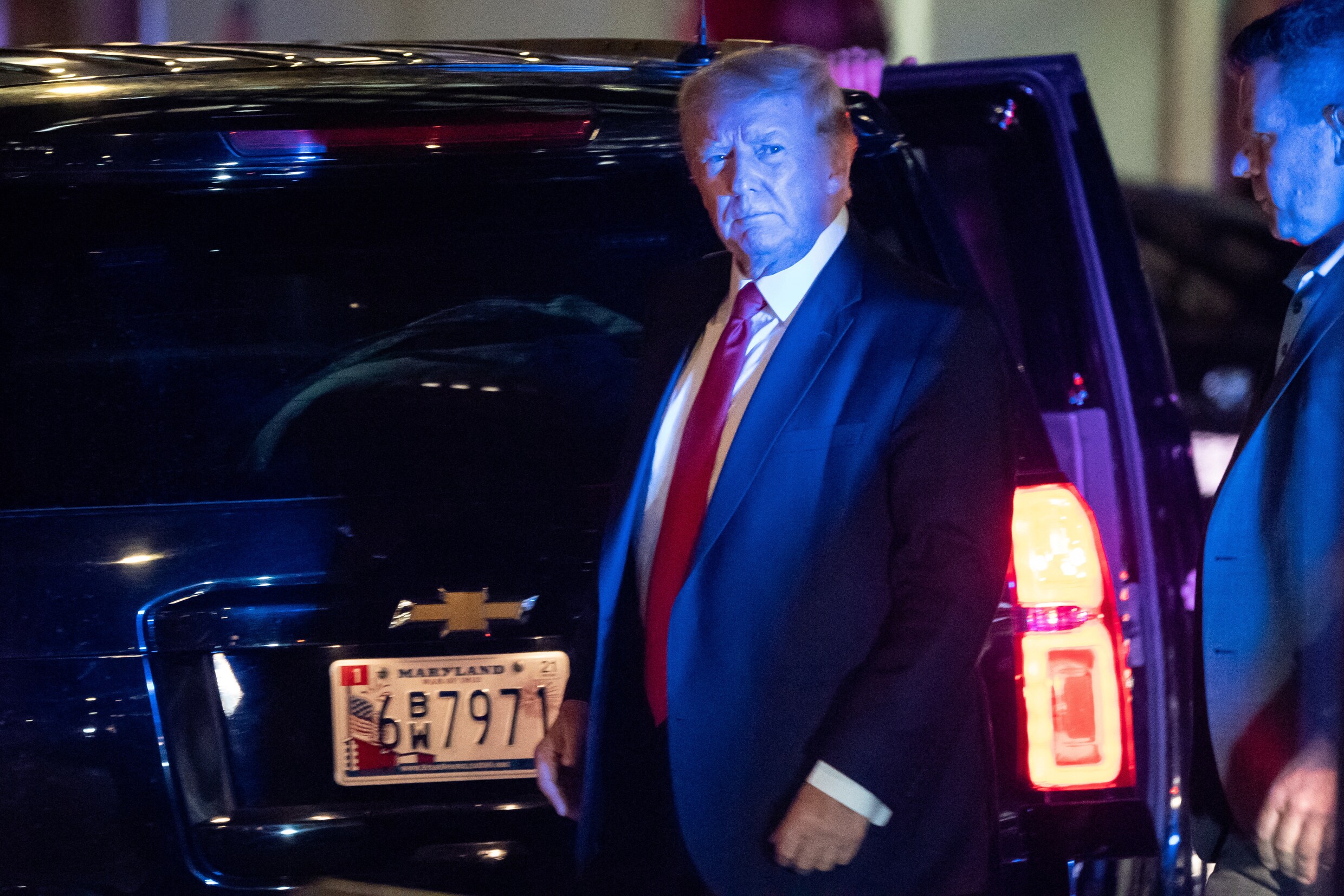 VS wachten met spanning op oogst FBI-inval bij ex-president Trump ..., image size:2480x1654