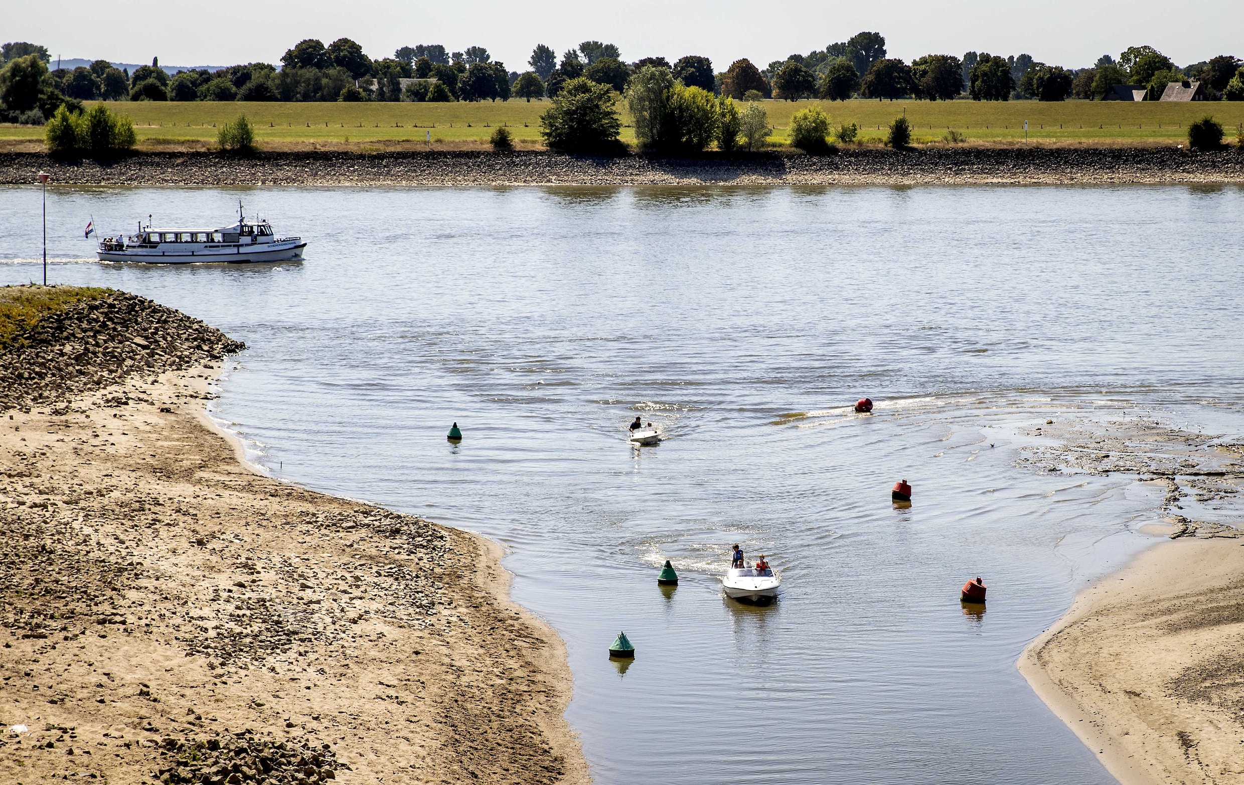 Rijn bereikt laagste waterstand ooit: ‘Veel werk aan de winkel’ | Trouw