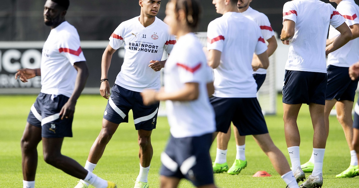 PSV-trainer Van Nistelrooij laat zich niet gek maken voor cruciaal duel ...