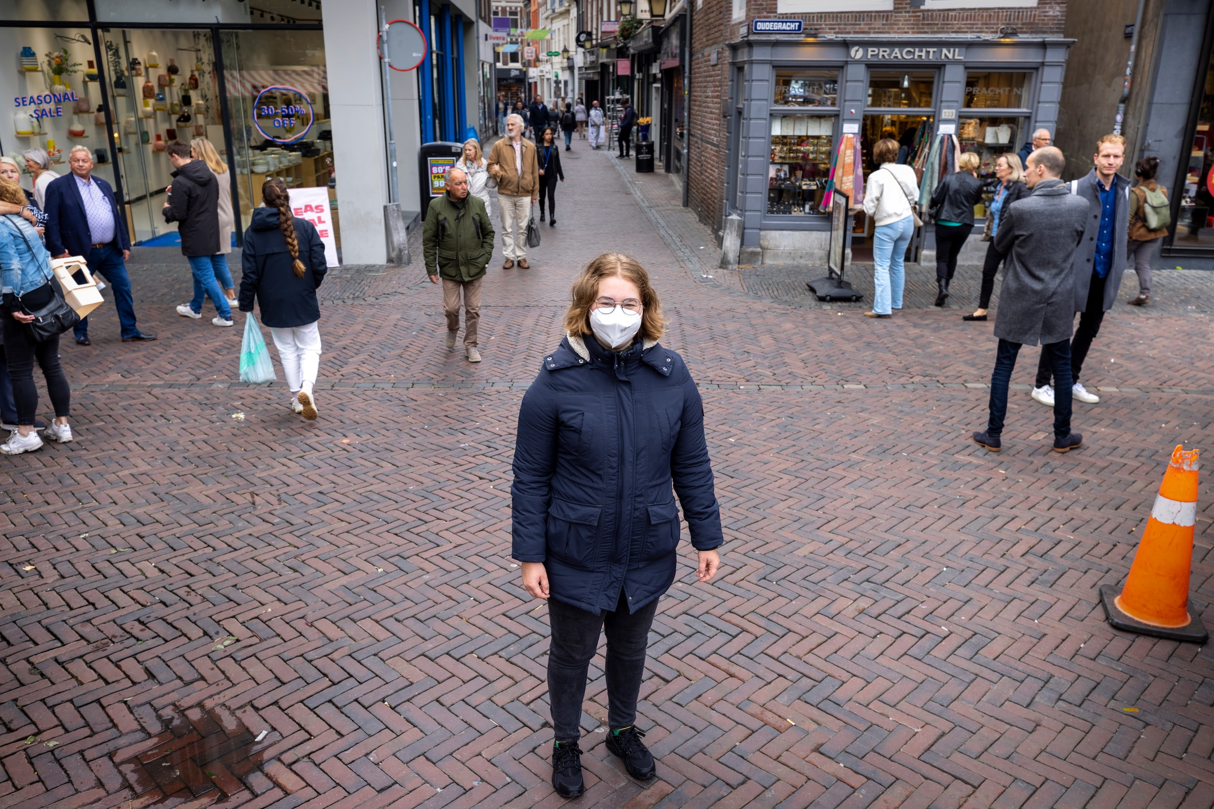 Nadia Buiter (25) leeft sinds de eerste lockdown in isolatie. 'Het voelt alsof iedereen doorgaat met het leven, behalve wij.'