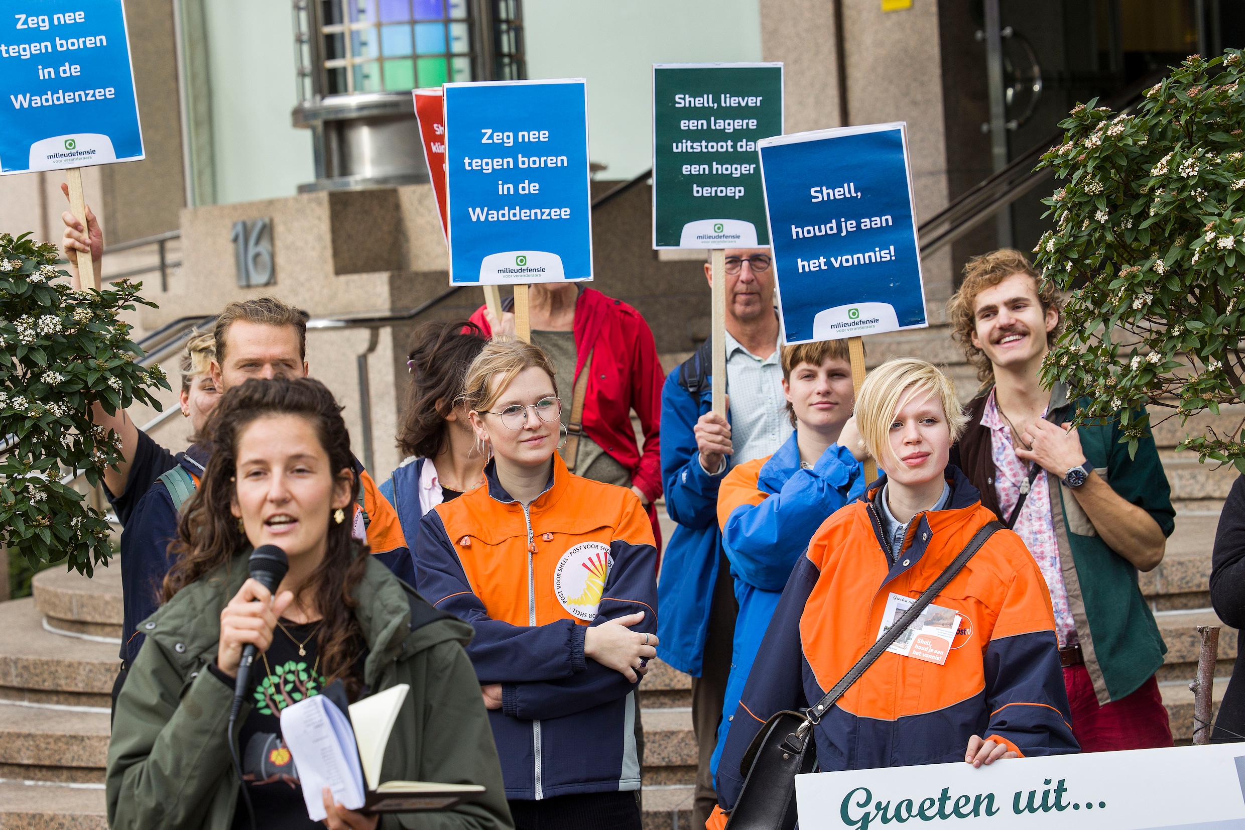 Shell Voldoet Bij Lange Na Niet Aan Vonnis In Klimaatzaak. Maar Blijft ...