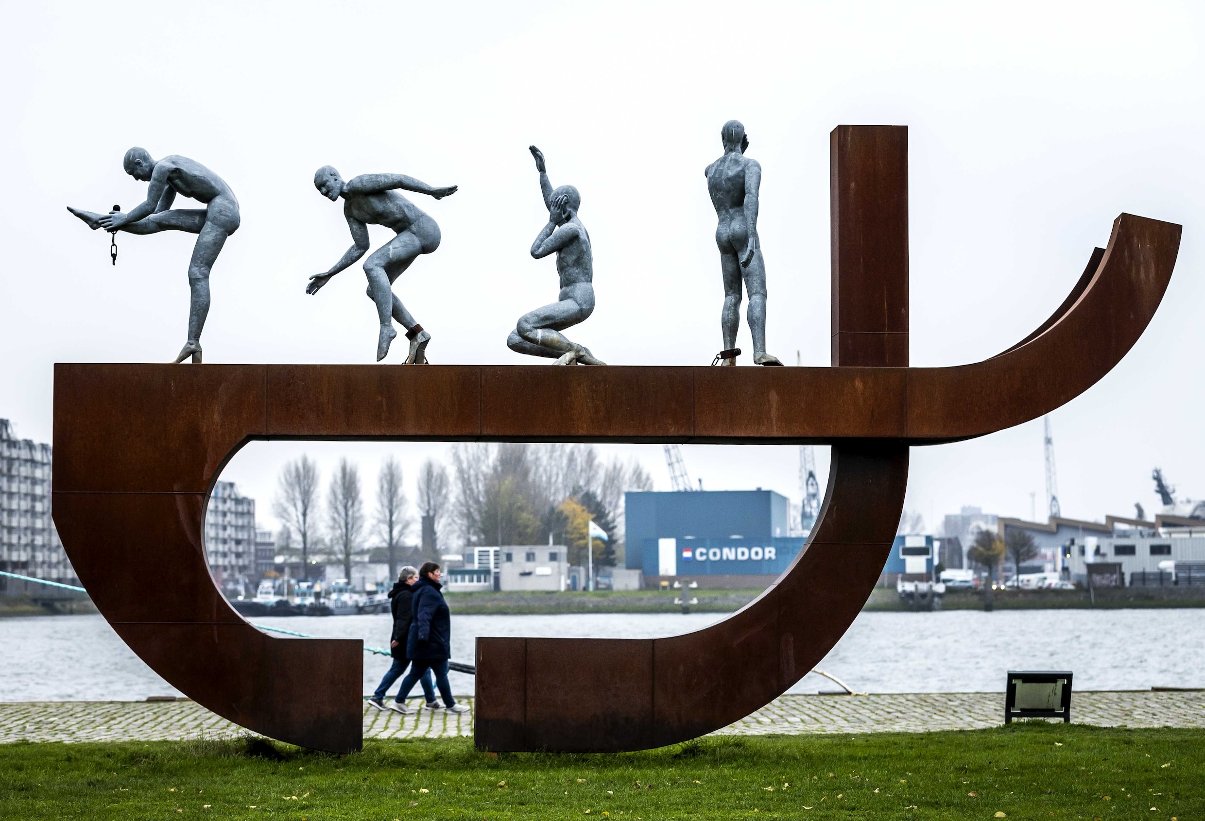 Een Monument, Dubbelexcuus Of Onderzoek: Hoe Kleinere Gemeentes Met Het ...