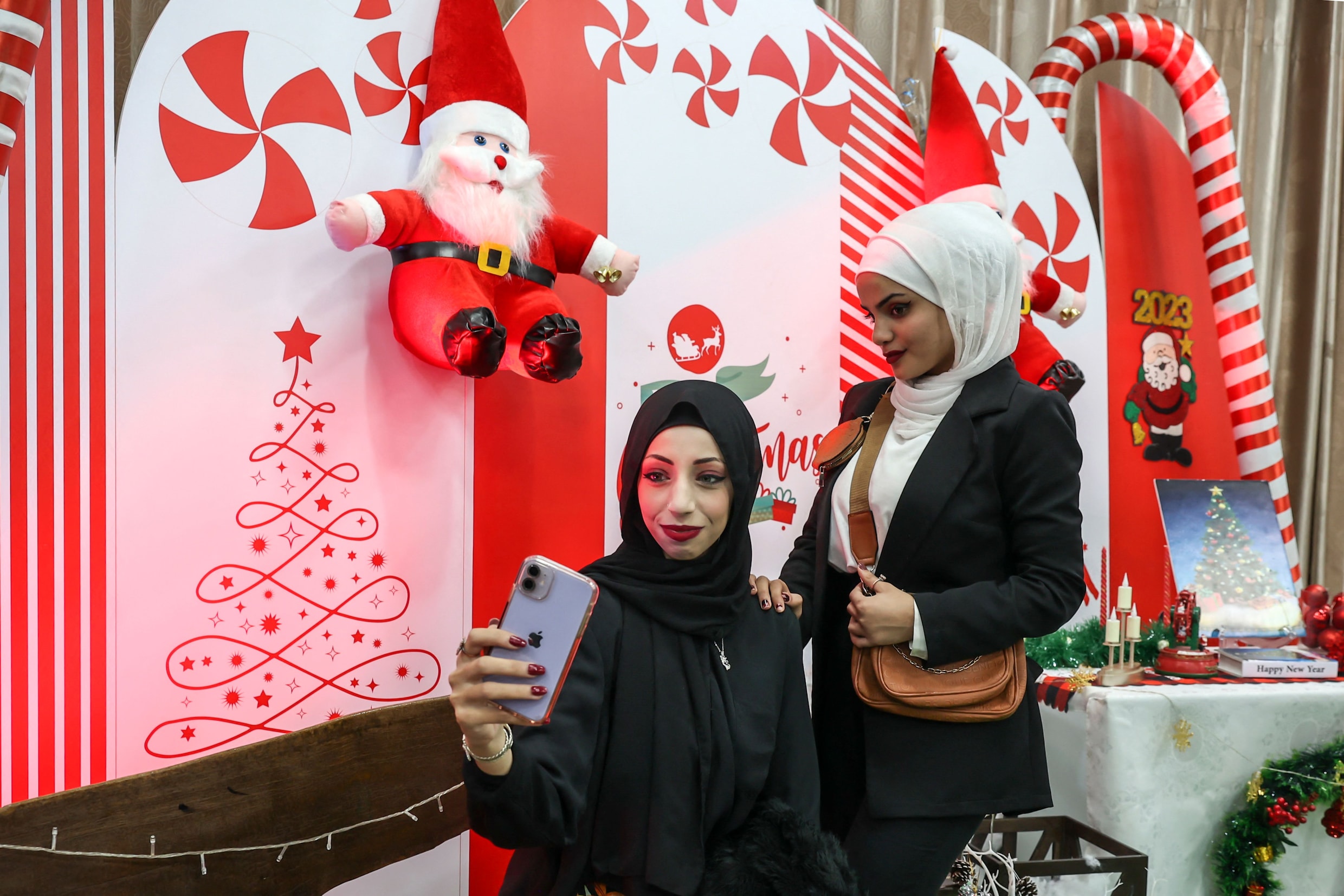 Nee, niets in de Koran verbiedt het optuigen van een kerstboom Trouw