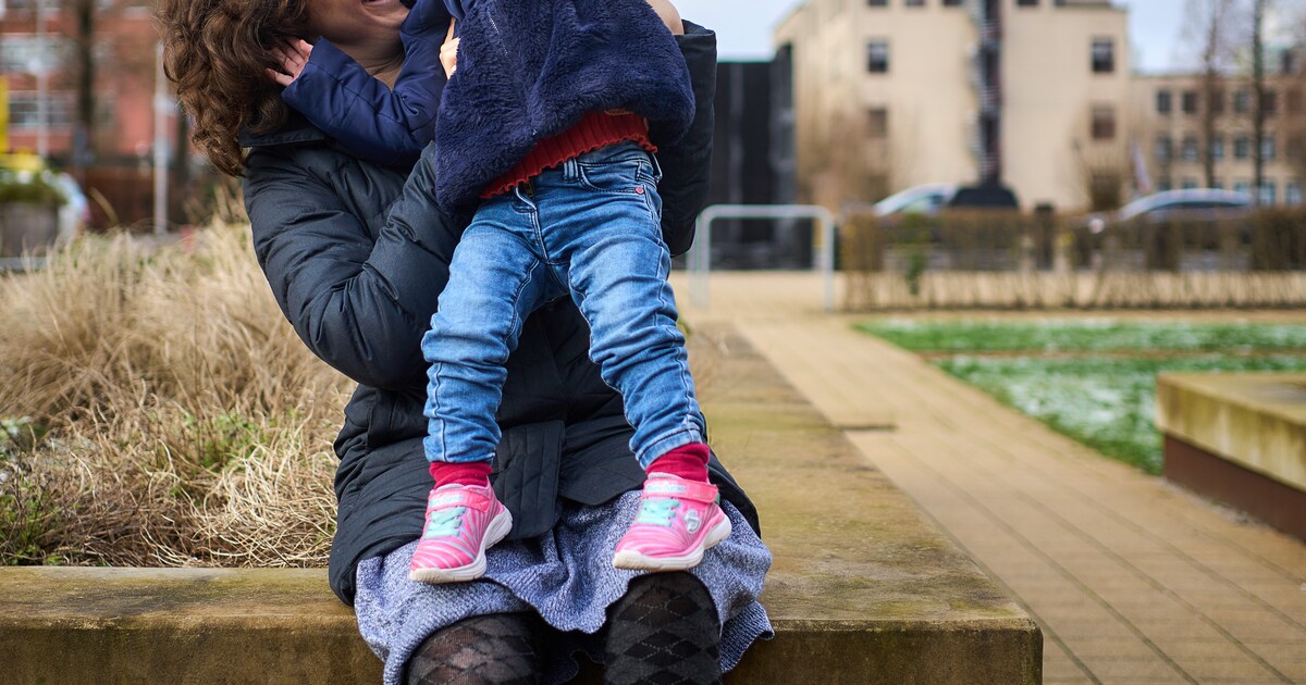 ‘De prijzen van de kinderopvang dwingen je bijna om thuis te blijven ...