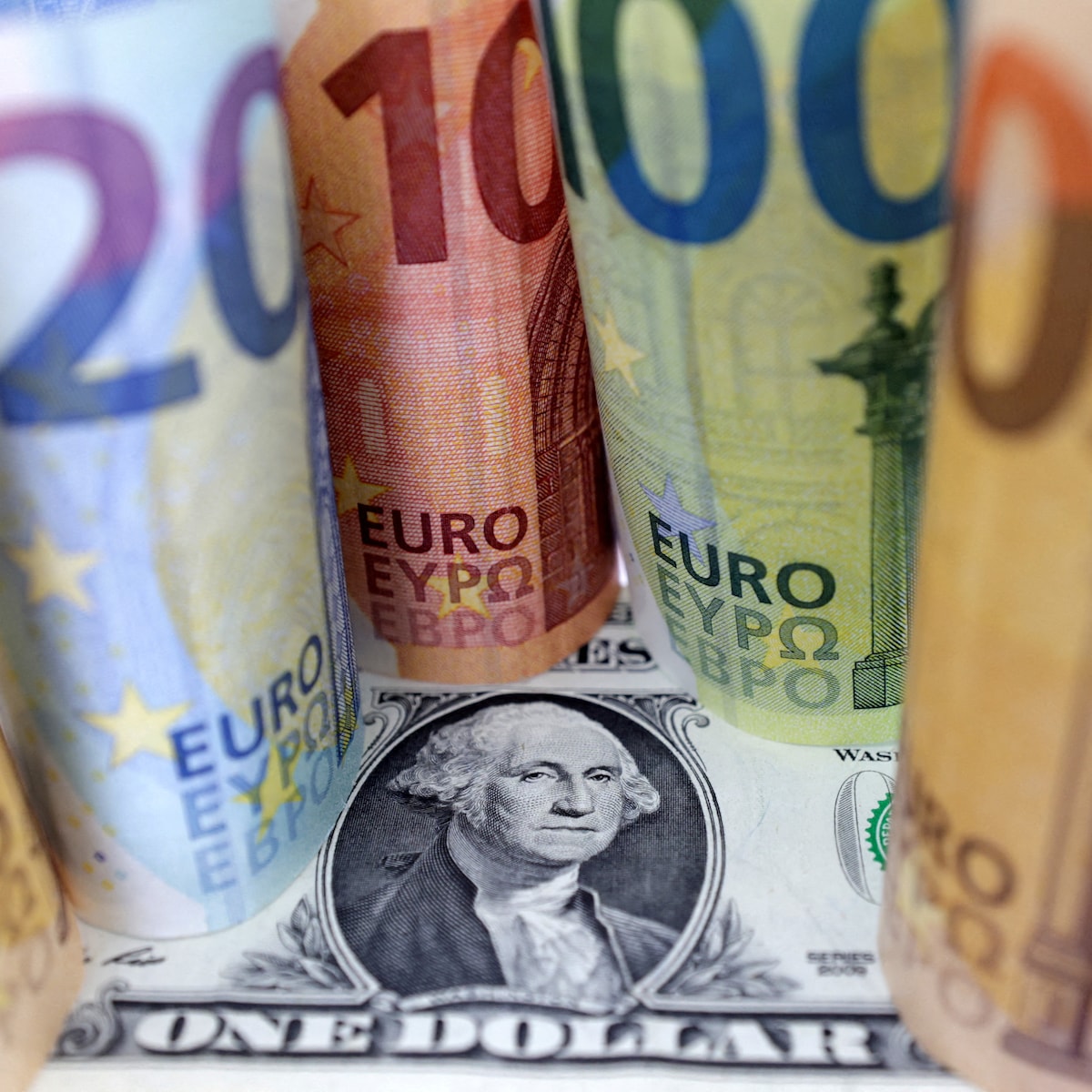 1200 euros top to dollars