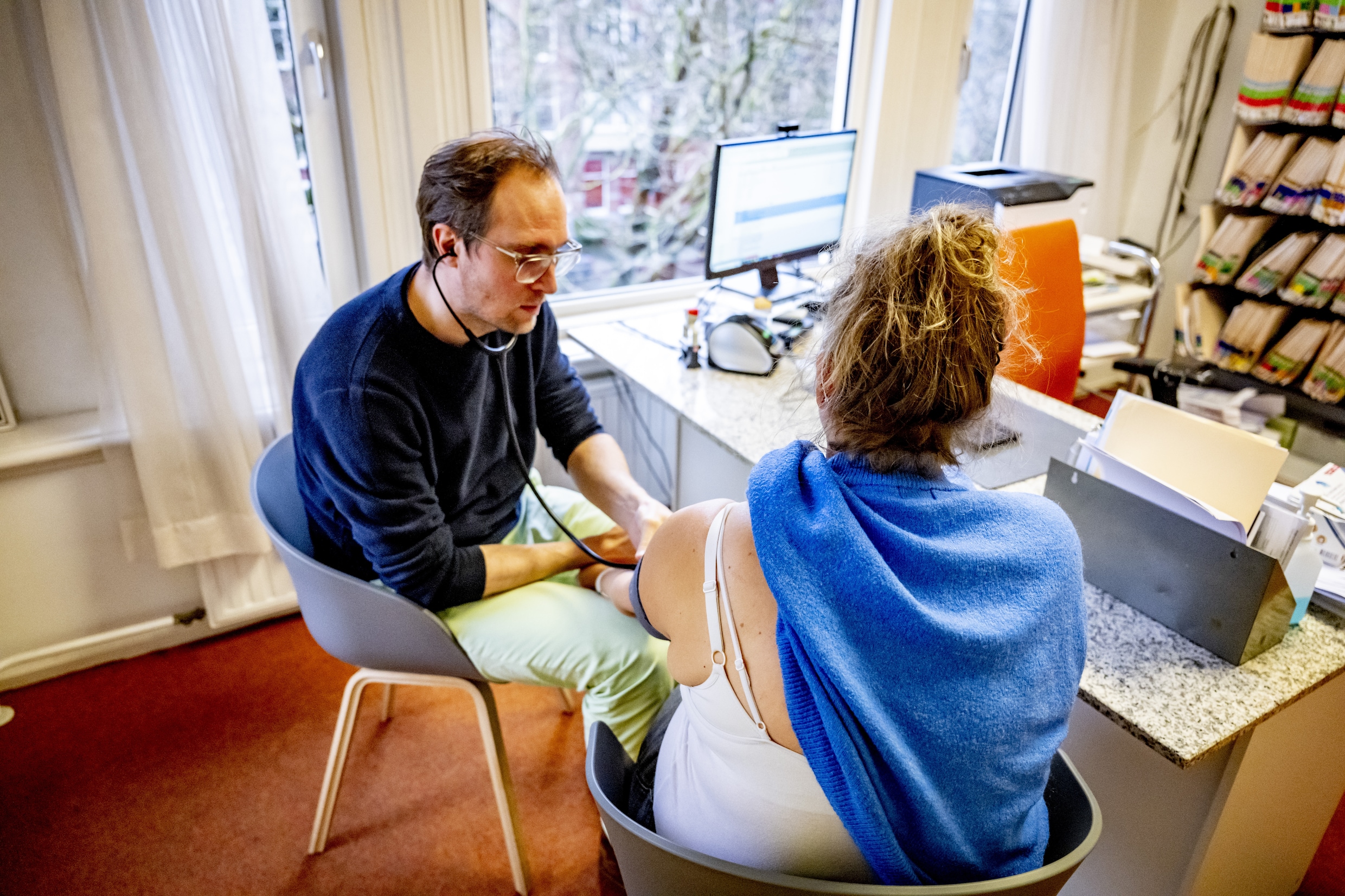 binnenkort-een-kwartier-in-plaats-van-10-minuten-bij-de-huisarts-trouw