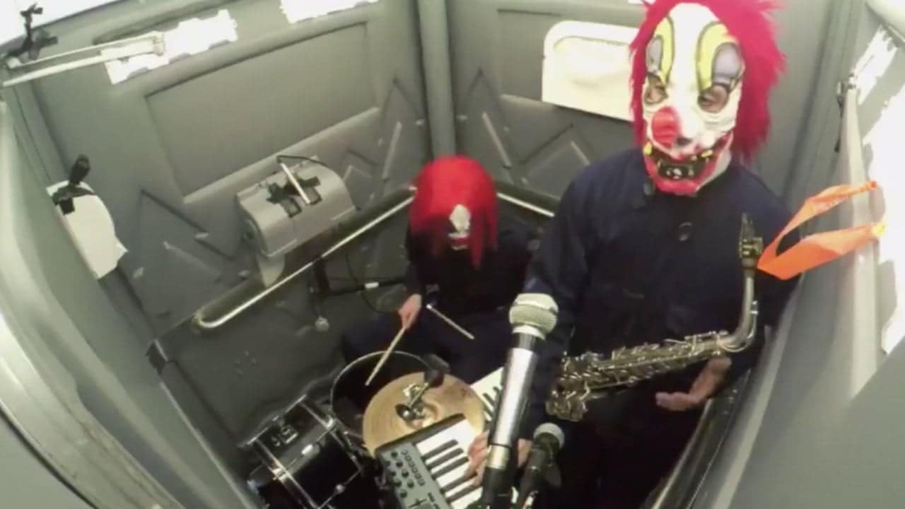 Absurdistisch duo Clown Core zet een overdonderende muzikale ...